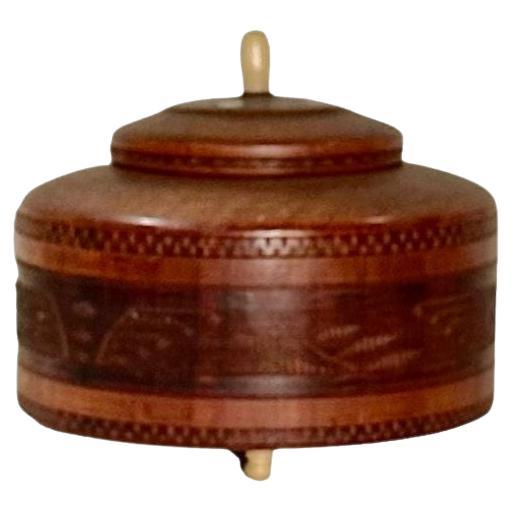 Boîte indienne ronde en bois  en vente