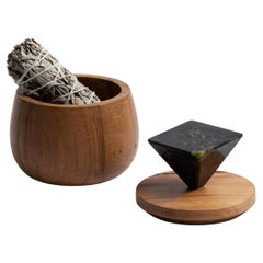 Round wooden Jewel box with black onyx handle