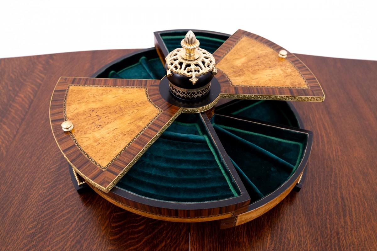 Round Wooden Jewelry Box Multicompartments In Good Condition In Chorzów, PL