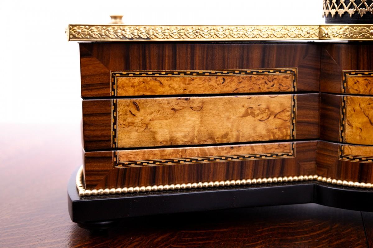 Round Wooden Jewelry Box Multicompartments 4