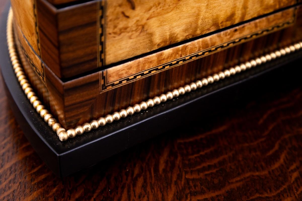 Round Wooden Jewelry Box Multicompartments 5