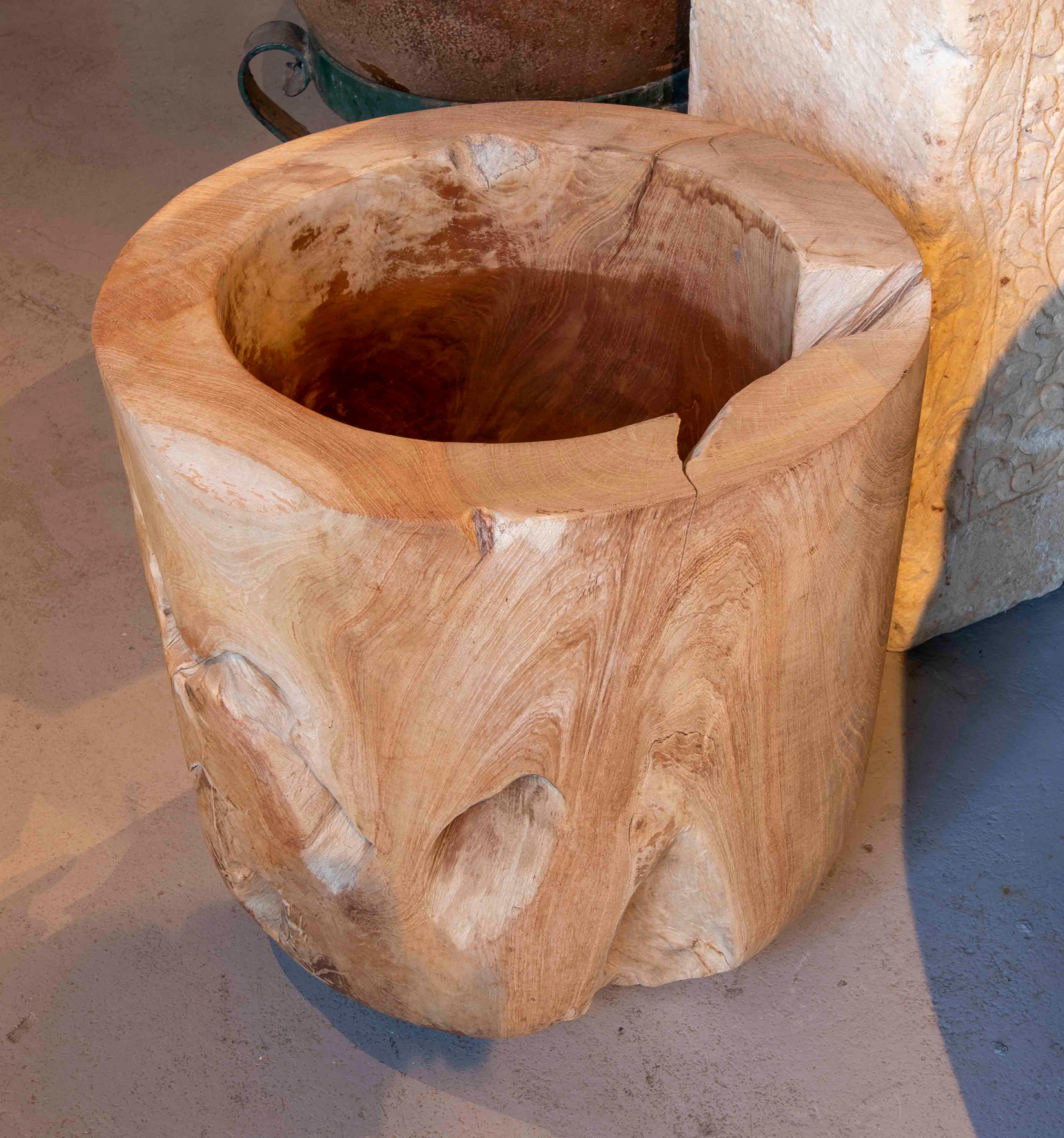 Round Wooden Planter for Plants In Good Condition For Sale In Marbella, ES