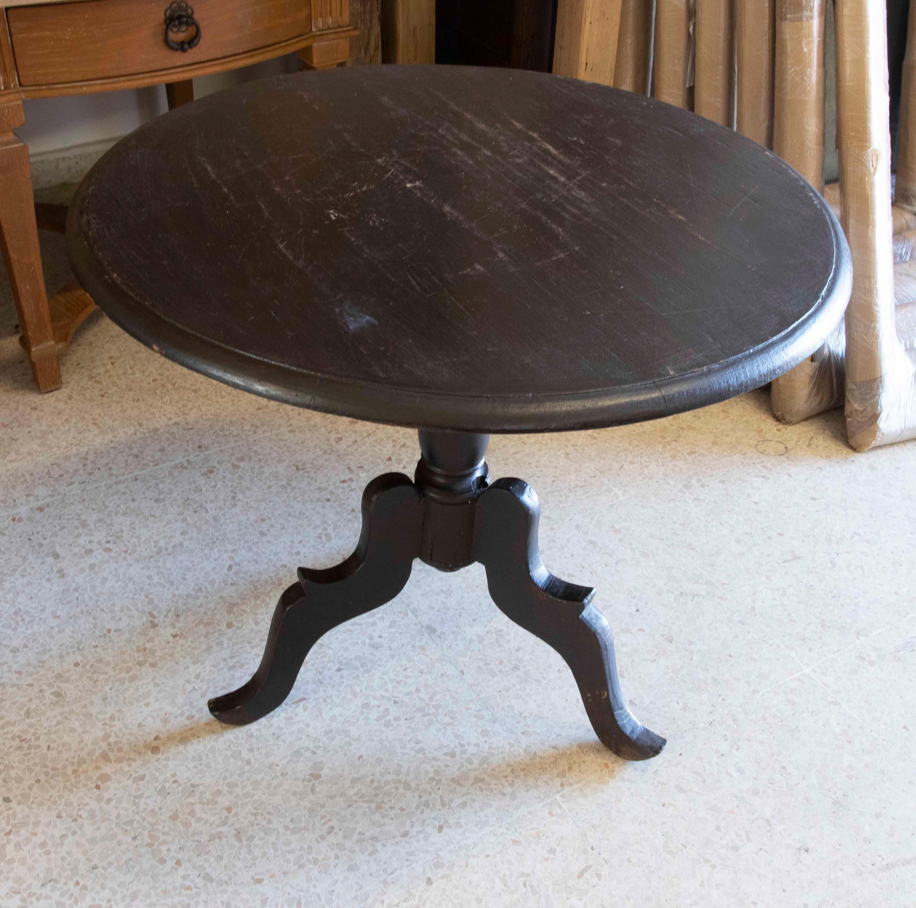 Round Wooden Side Table with Leg in the Middle  