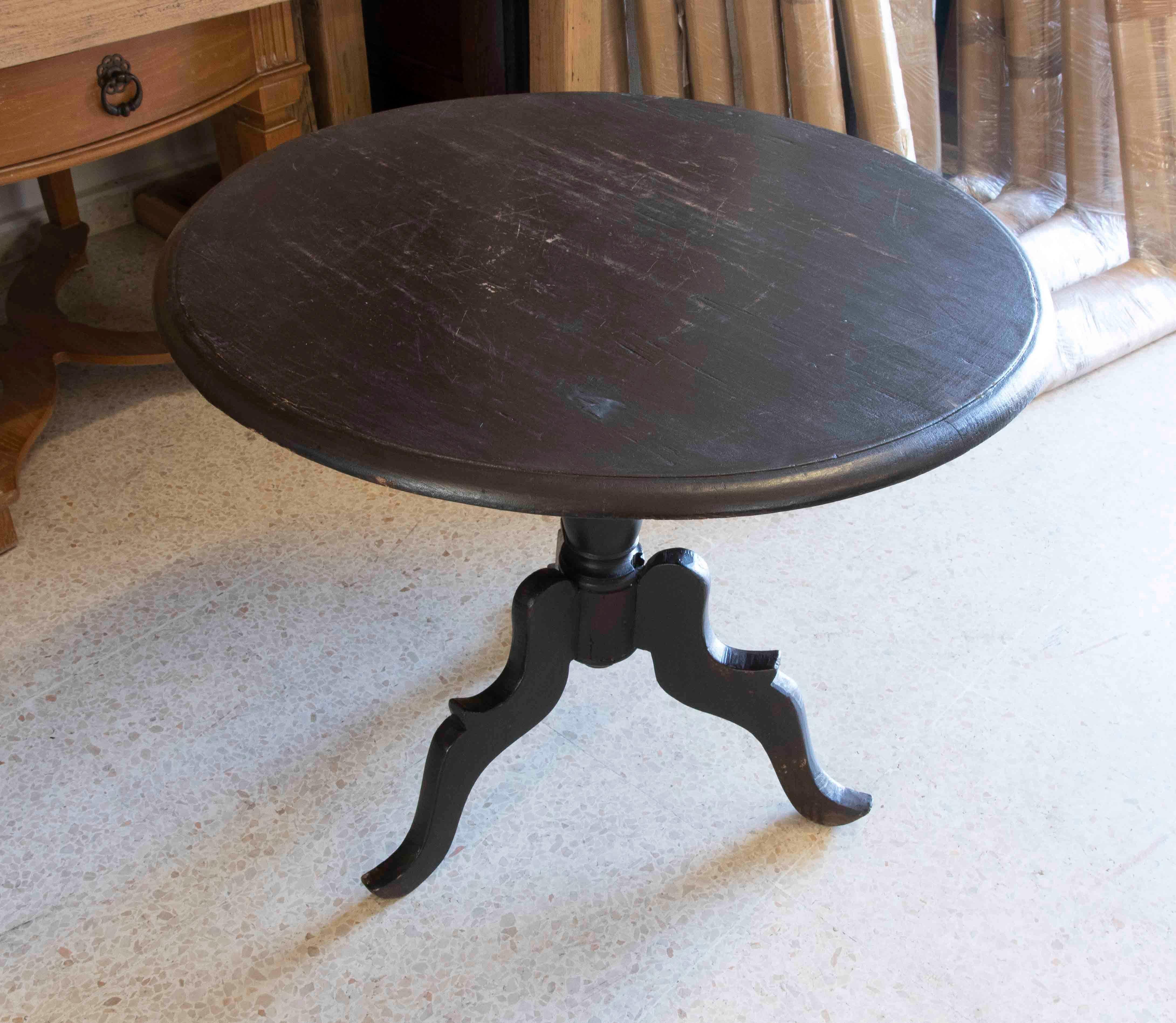 20th Century Round Wooden Side Table with Leg in the Middle  For Sale