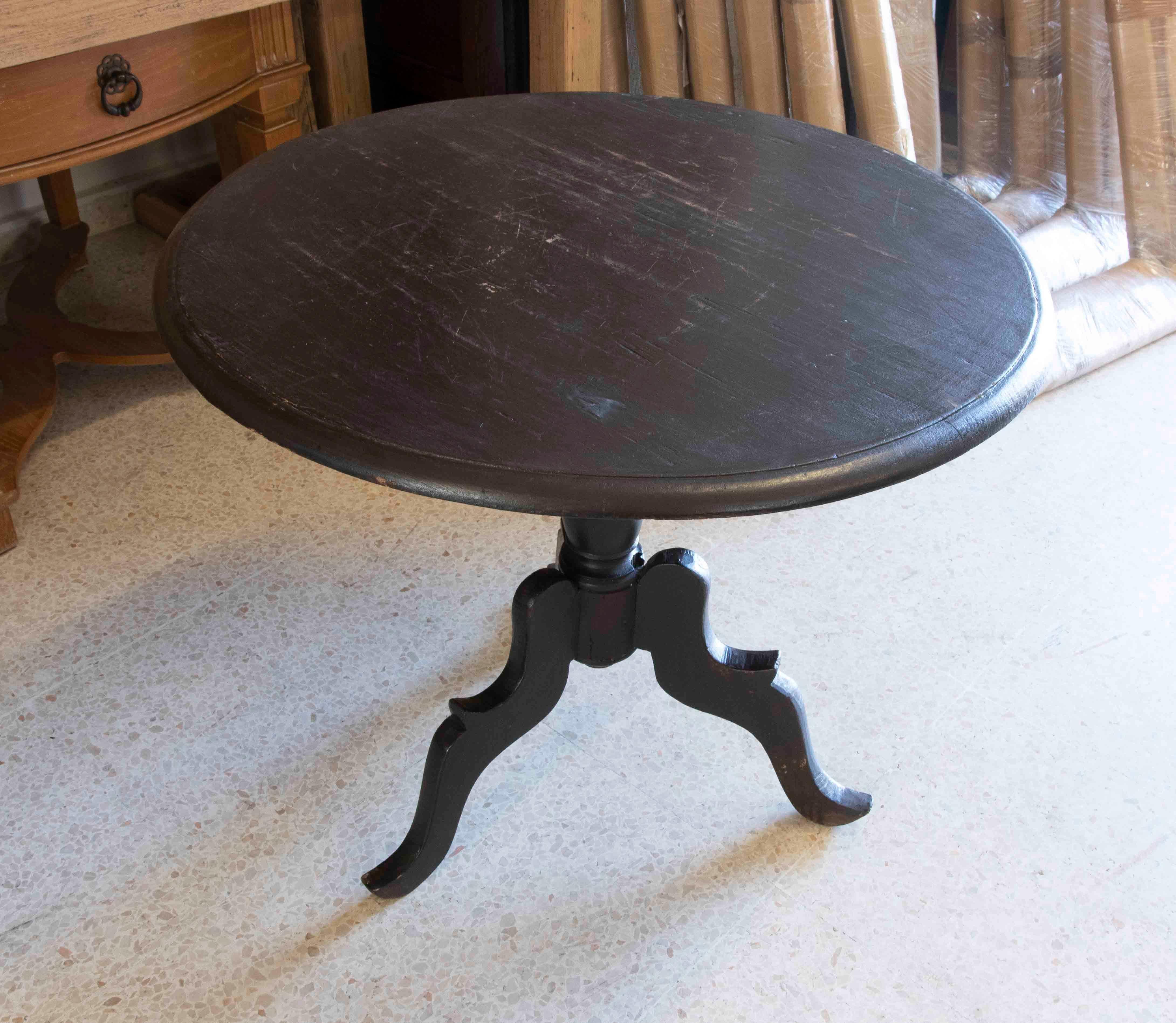 20th Century Round Wooden Side Table with Leg in the Middle For Sale