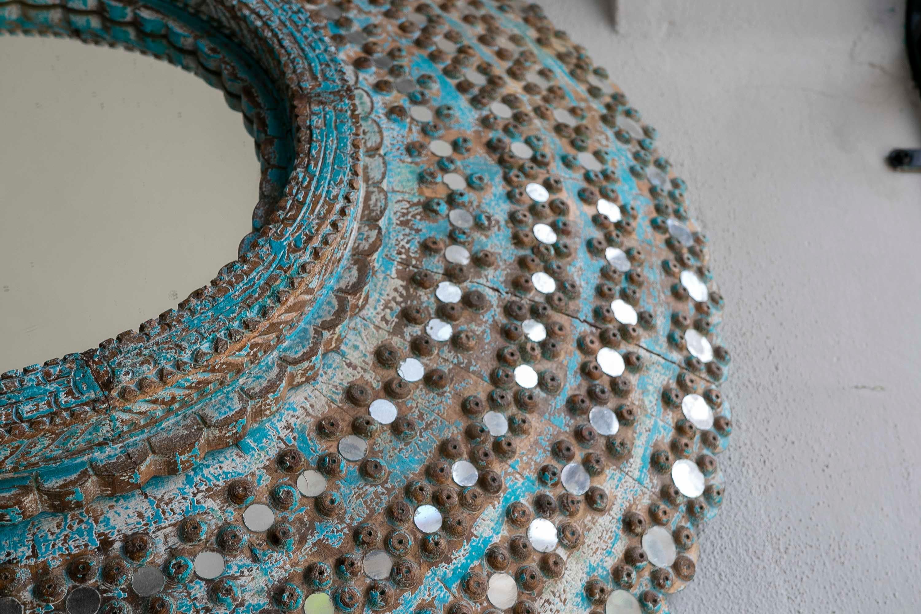 Miroir mural rond en bois polychromé dans des nuances de bleu en vente 12