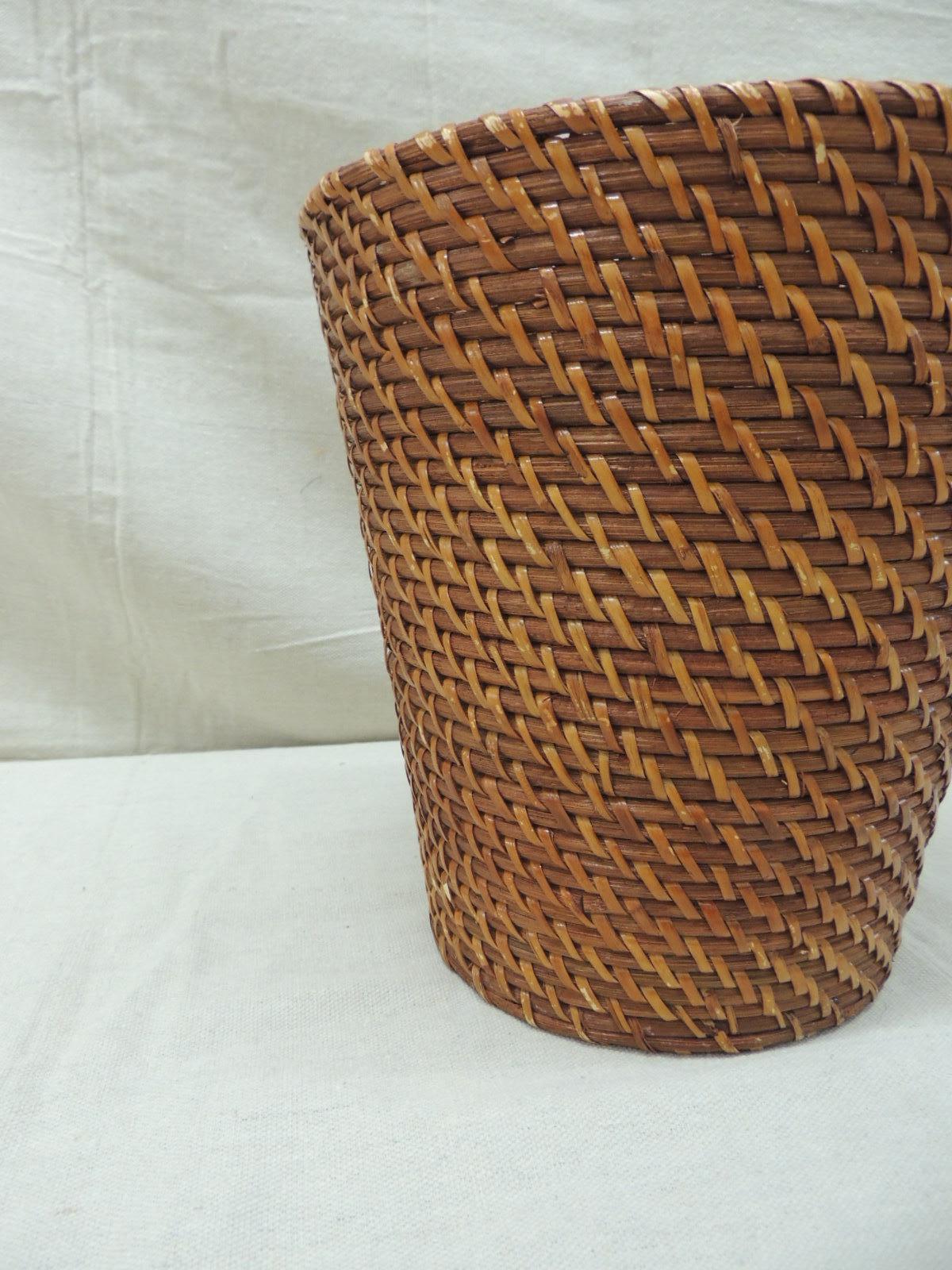 Round woven rattan wastebasket.
Size: 12