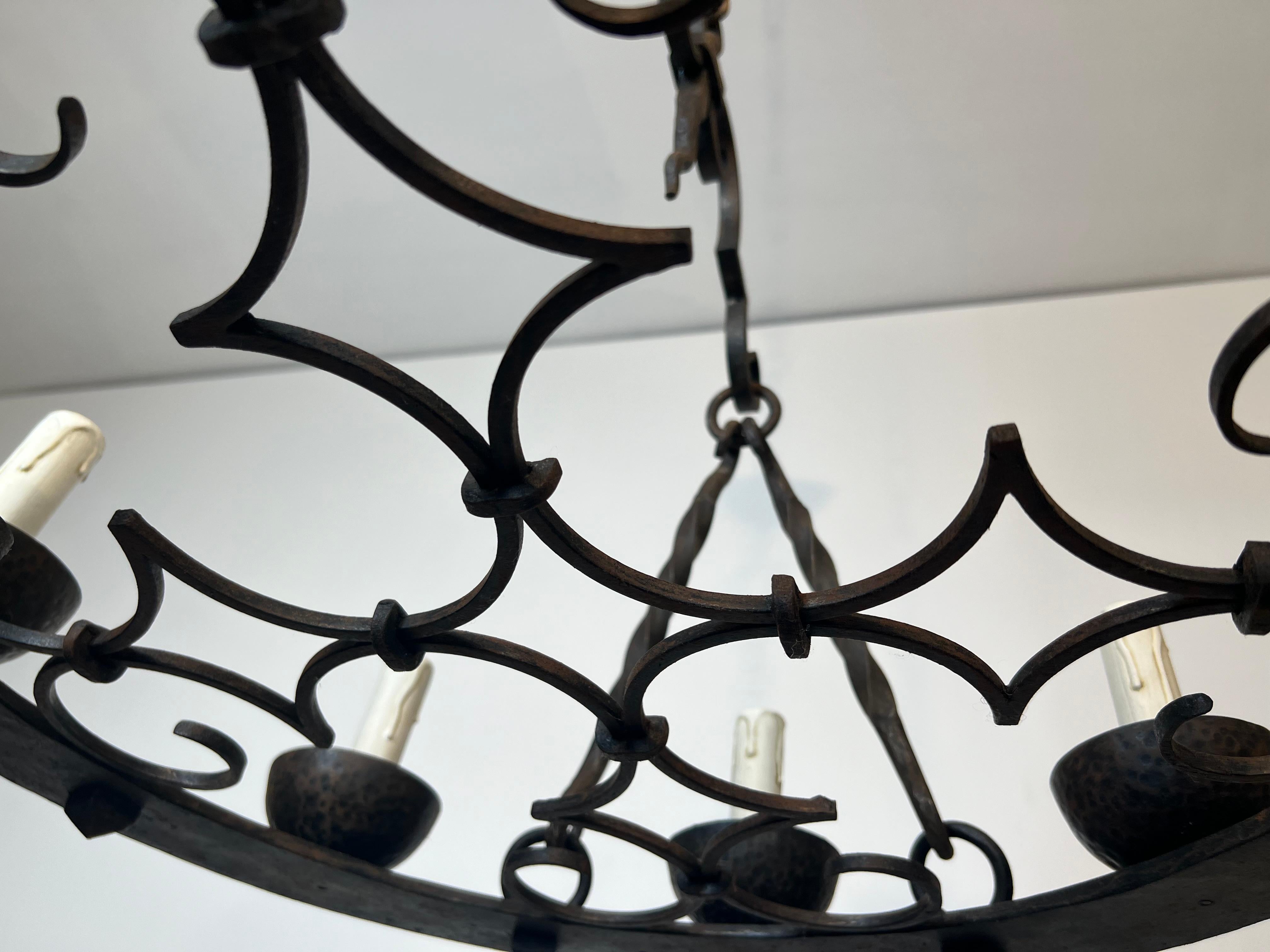 Lampadario rotondo in ferro battuto a 8 luci in stile gotico in vendita 4