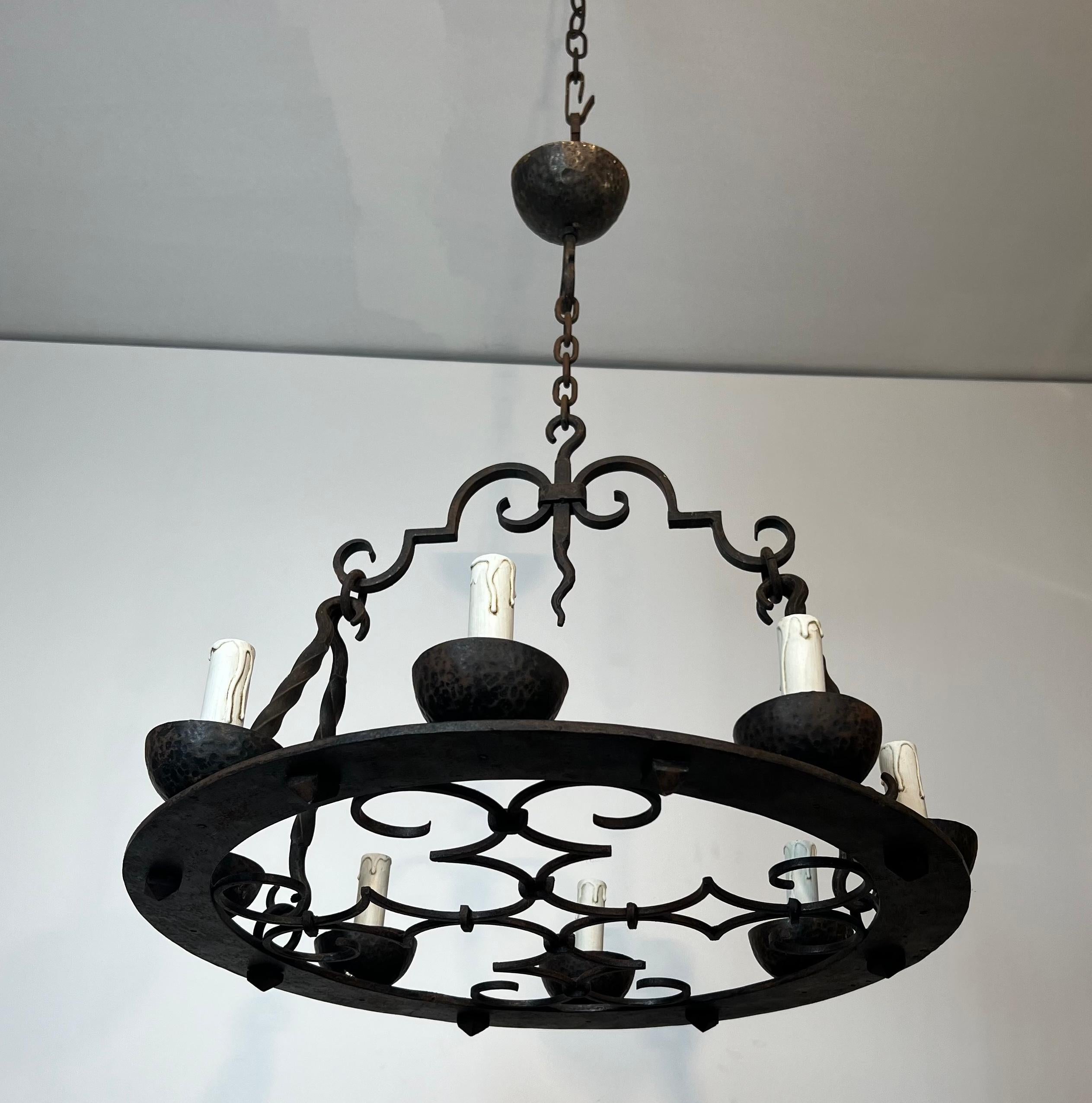 Lampadario rotondo in ferro battuto a 8 luci in stile gotico in vendita 5