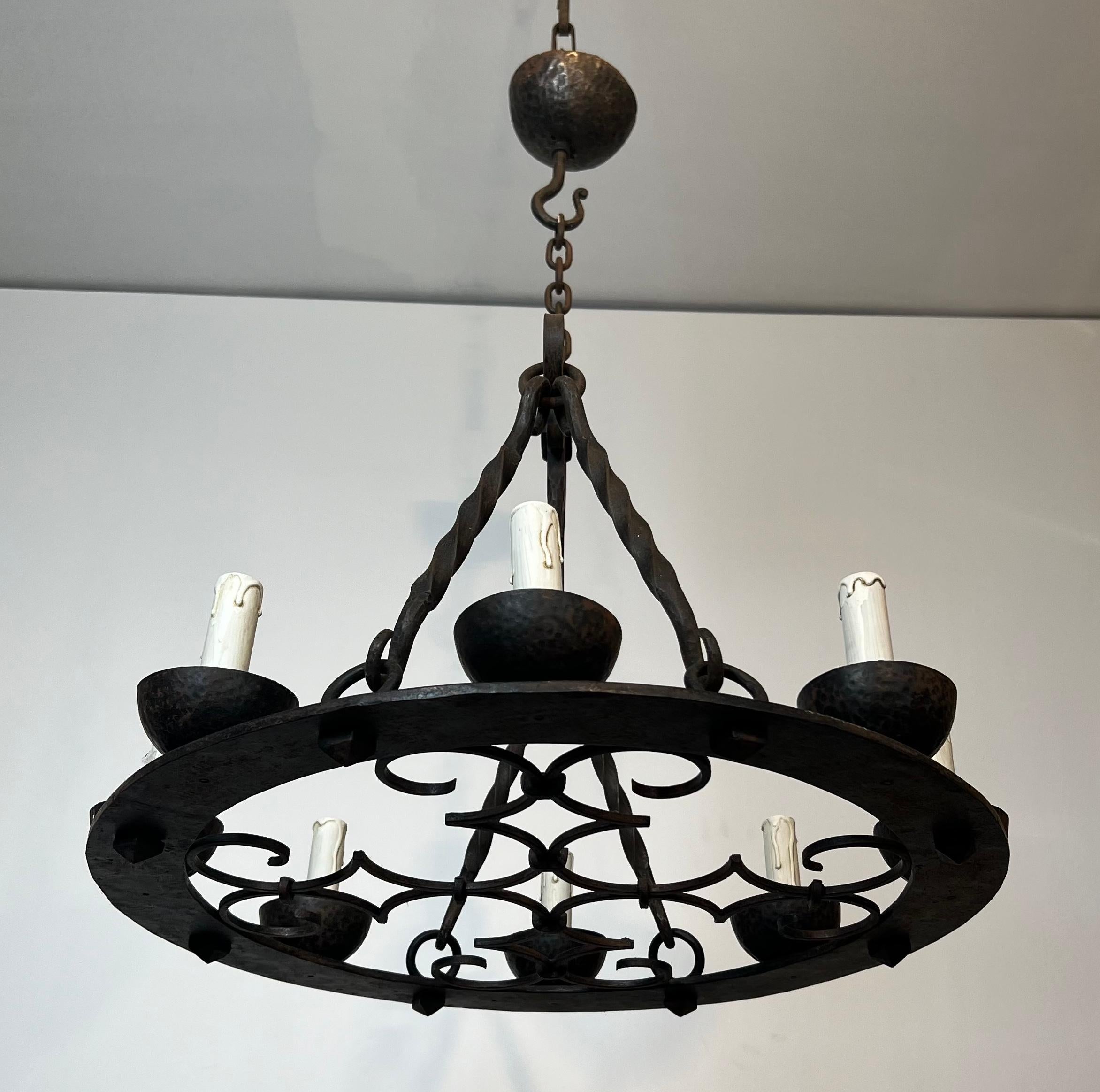 Lampadario rotondo in ferro battuto a 8 luci in stile gotico in vendita 6