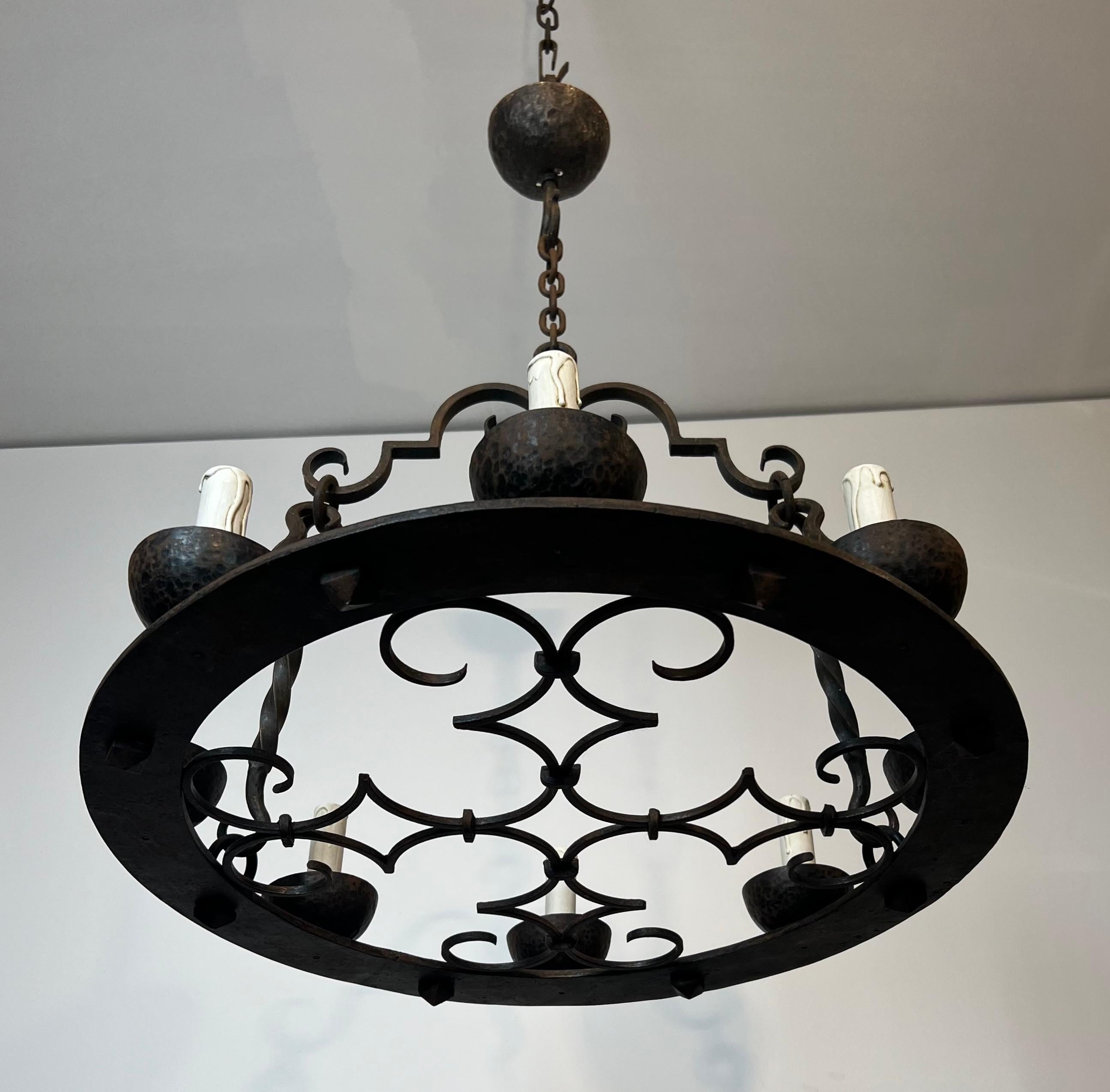 Lampadario rotondo in ferro battuto a 8 luci in stile gotico in vendita 8
