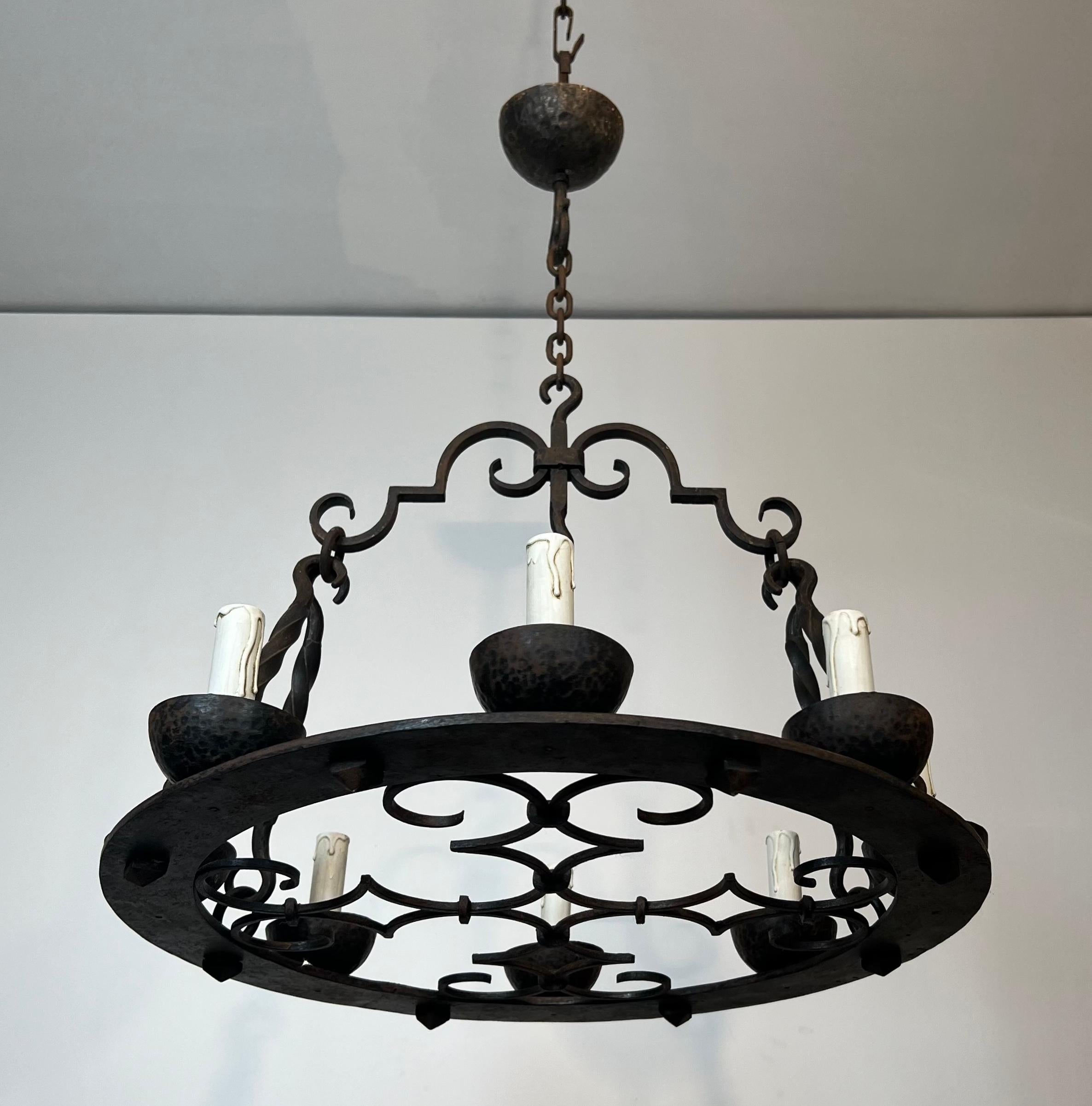 Lampadario rotondo in ferro battuto a 8 luci in stile gotico in vendita 13