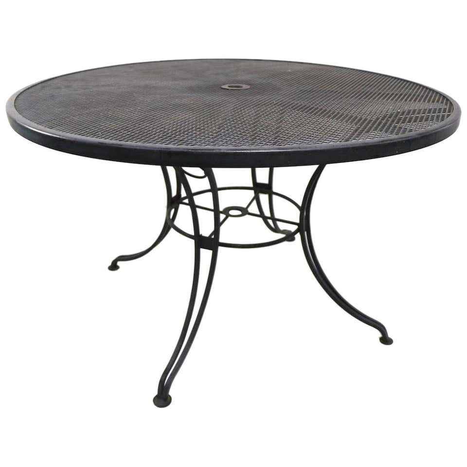 Round Wrought Iron Garden Patio Table Attributed to Woodard at 1stDibs ...