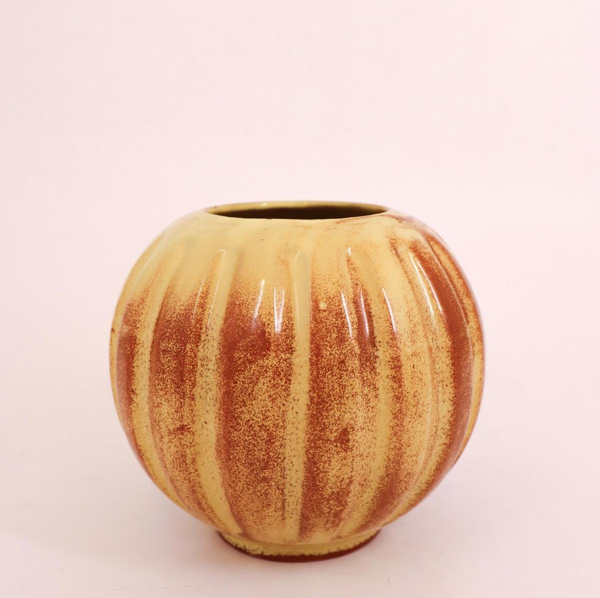 Suédois Vase rond en céramique jaune et marron, Upsala Ekeby Futurum 1934-42 en vente