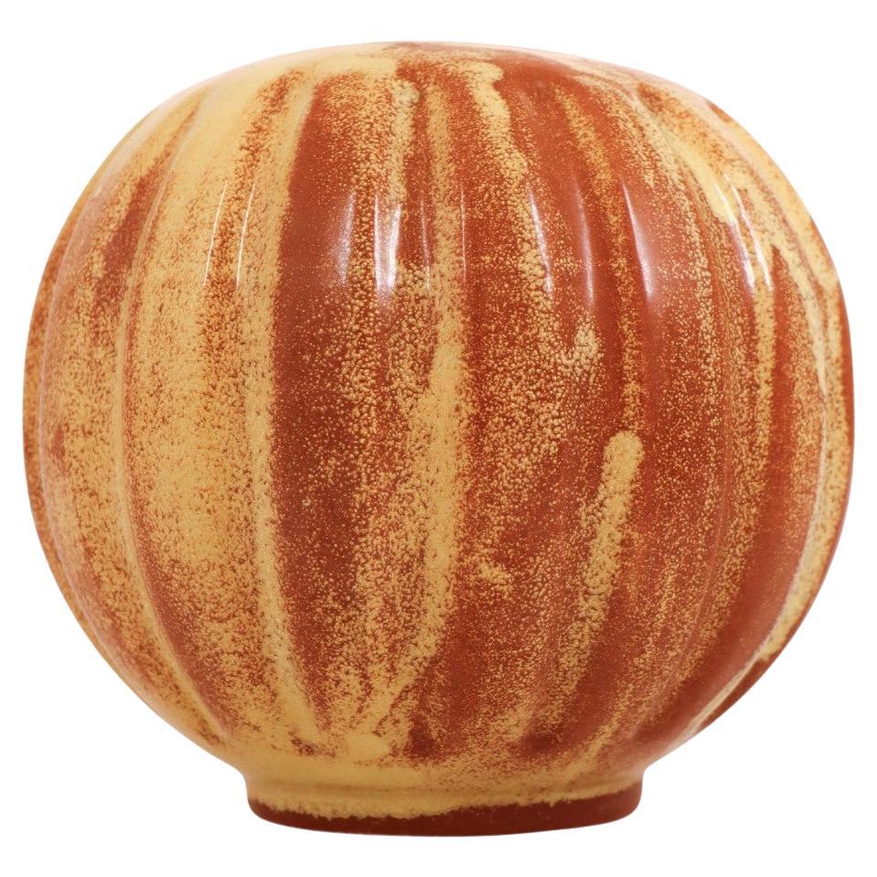 Vaso rotondo in ceramica gialla e marrone, Upsala Ekeby Futurum 1934-42