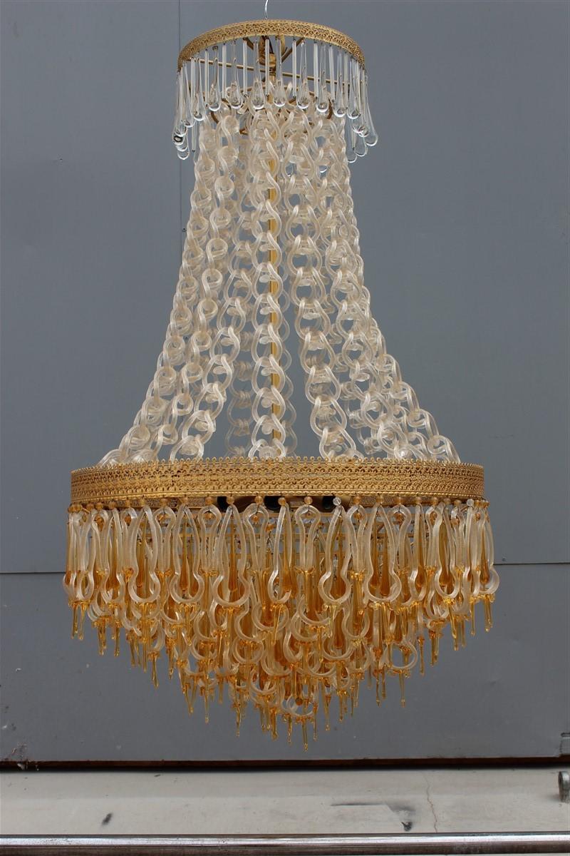Round yellow chandelier Archimede Seguso 1950s Murano glass midcentury Italian brass part, gold dust.
8 light bulbs E14 Max 40 Watt each.
For shipping, the Murano glass will be totally removed.