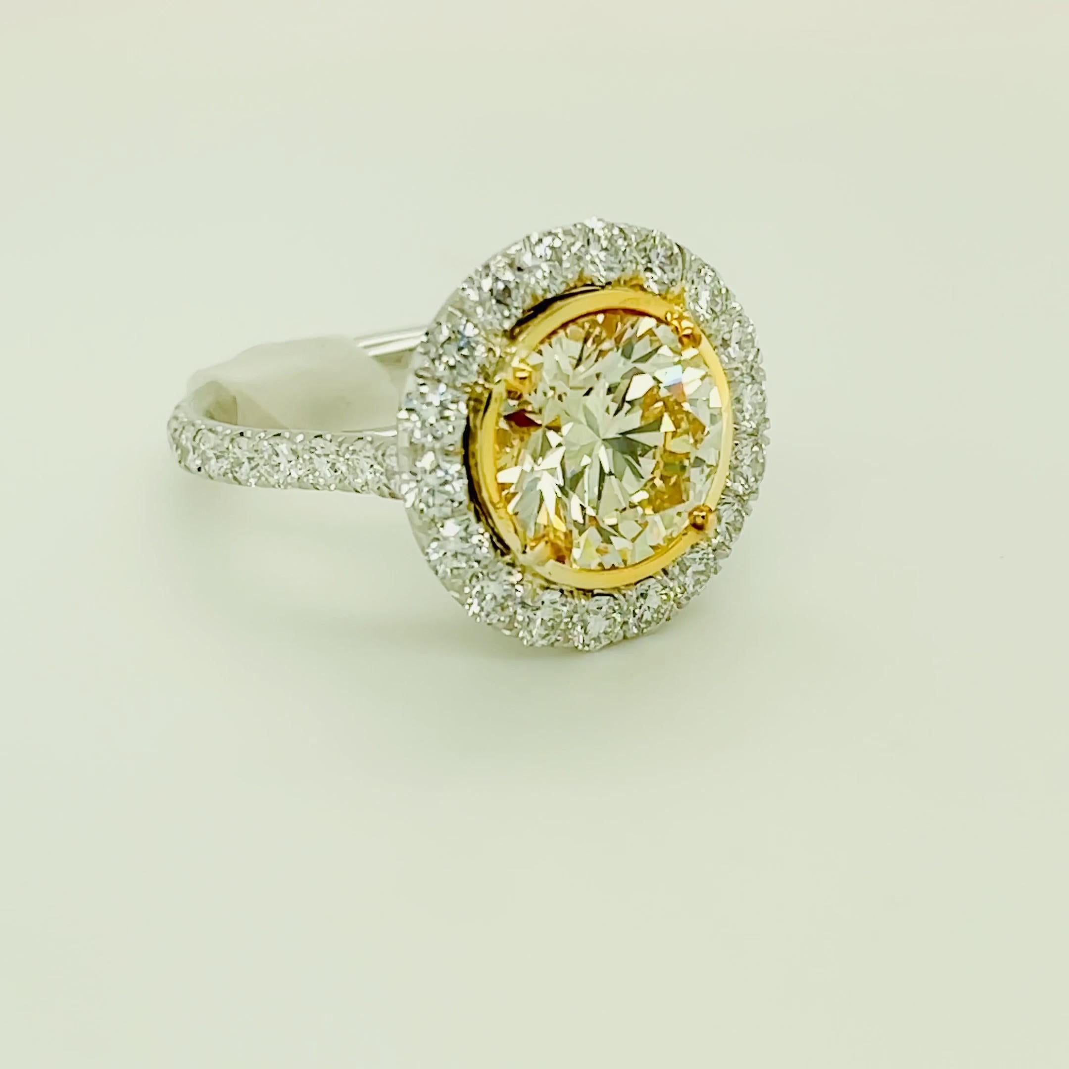 Round Cut Round Yellow Diamond Ring 4.01 Carat, Set in Platinum/18 Karat Yellow Gold