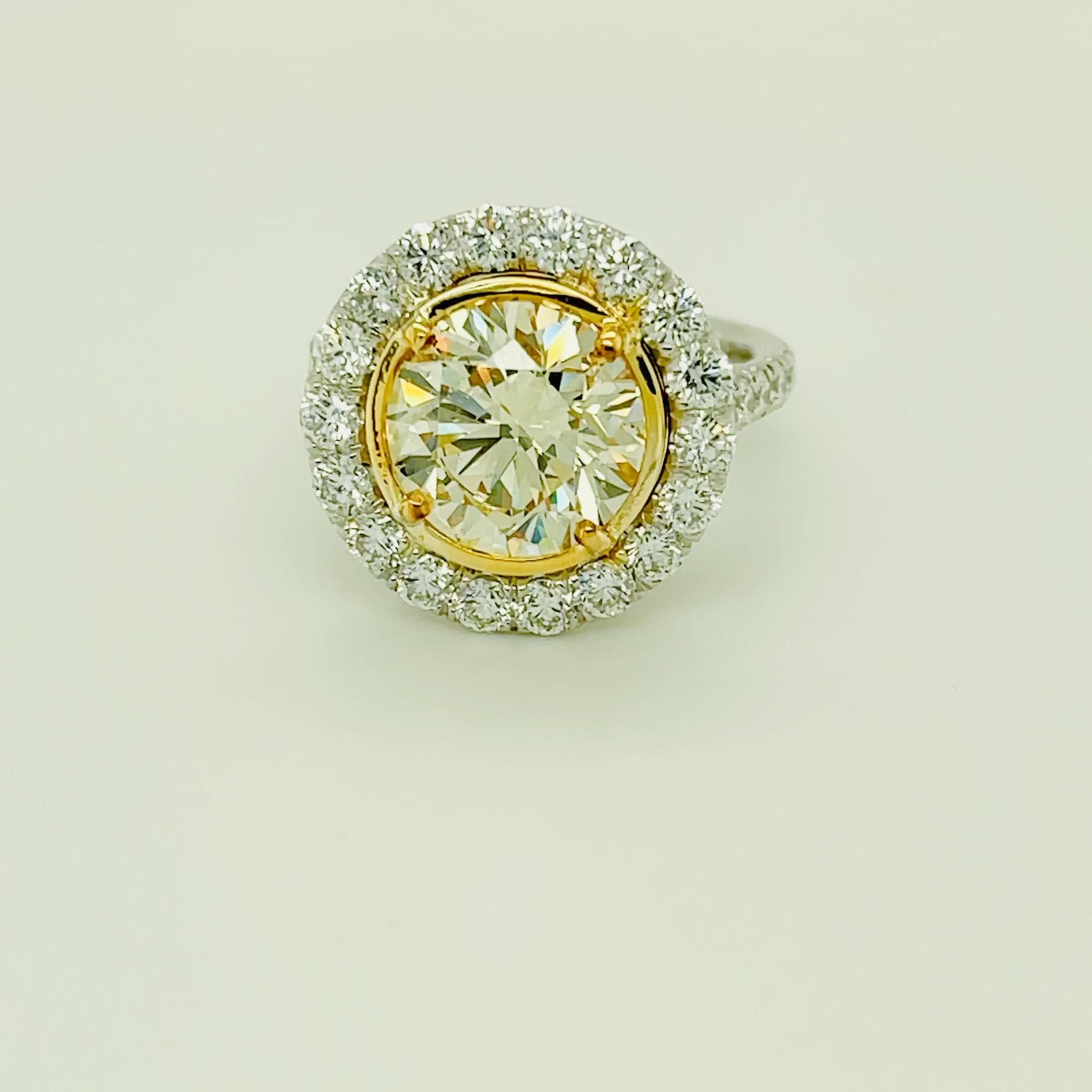 Round Yellow Diamond Ring 4.01 Carat, Set in Platinum/18 Karat Yellow Gold In New Condition In Beverly Hills, CA