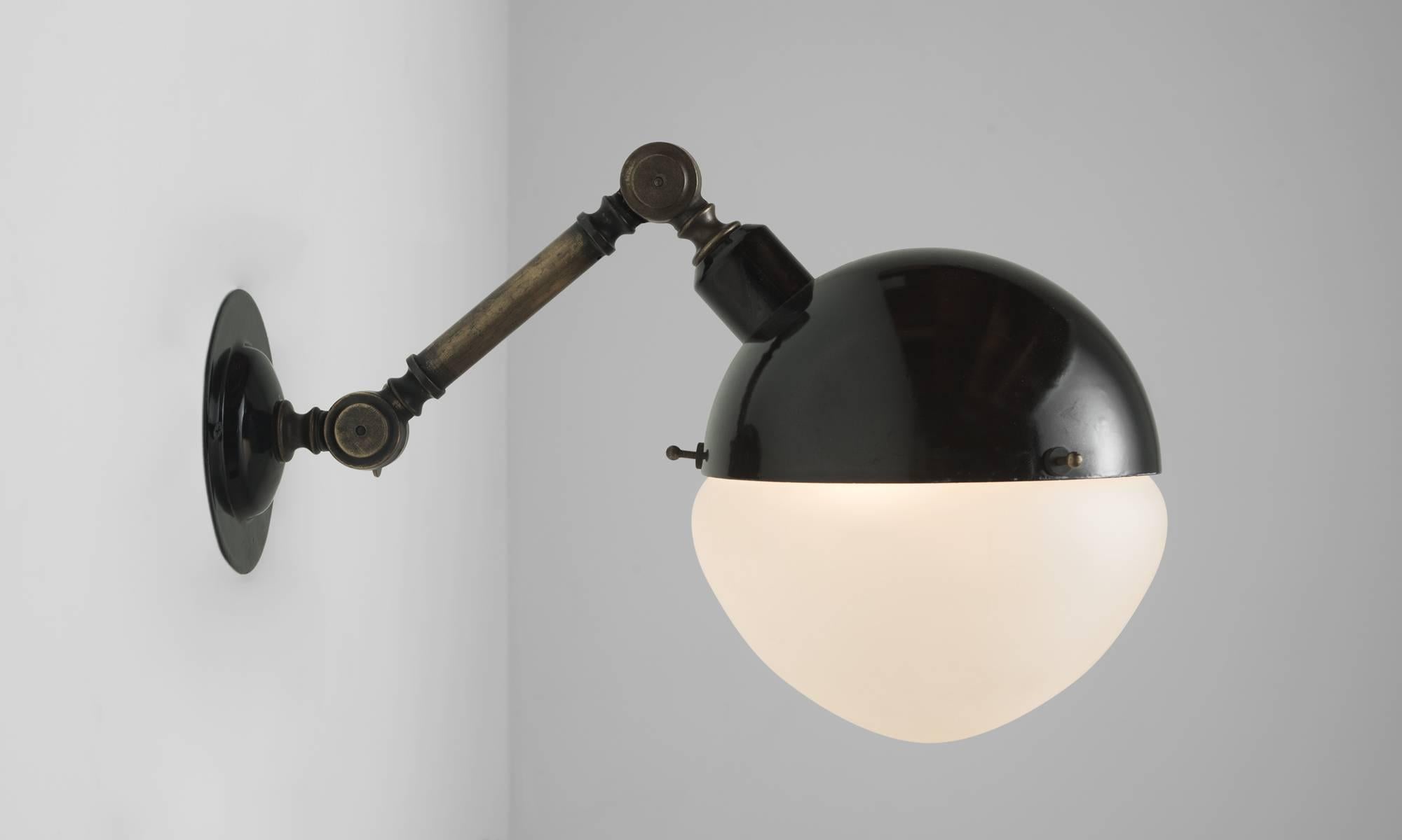 Polished metal fitter with frosted glass shade and extended brass arm, which can adjust at two points.

Made in Italy

9
