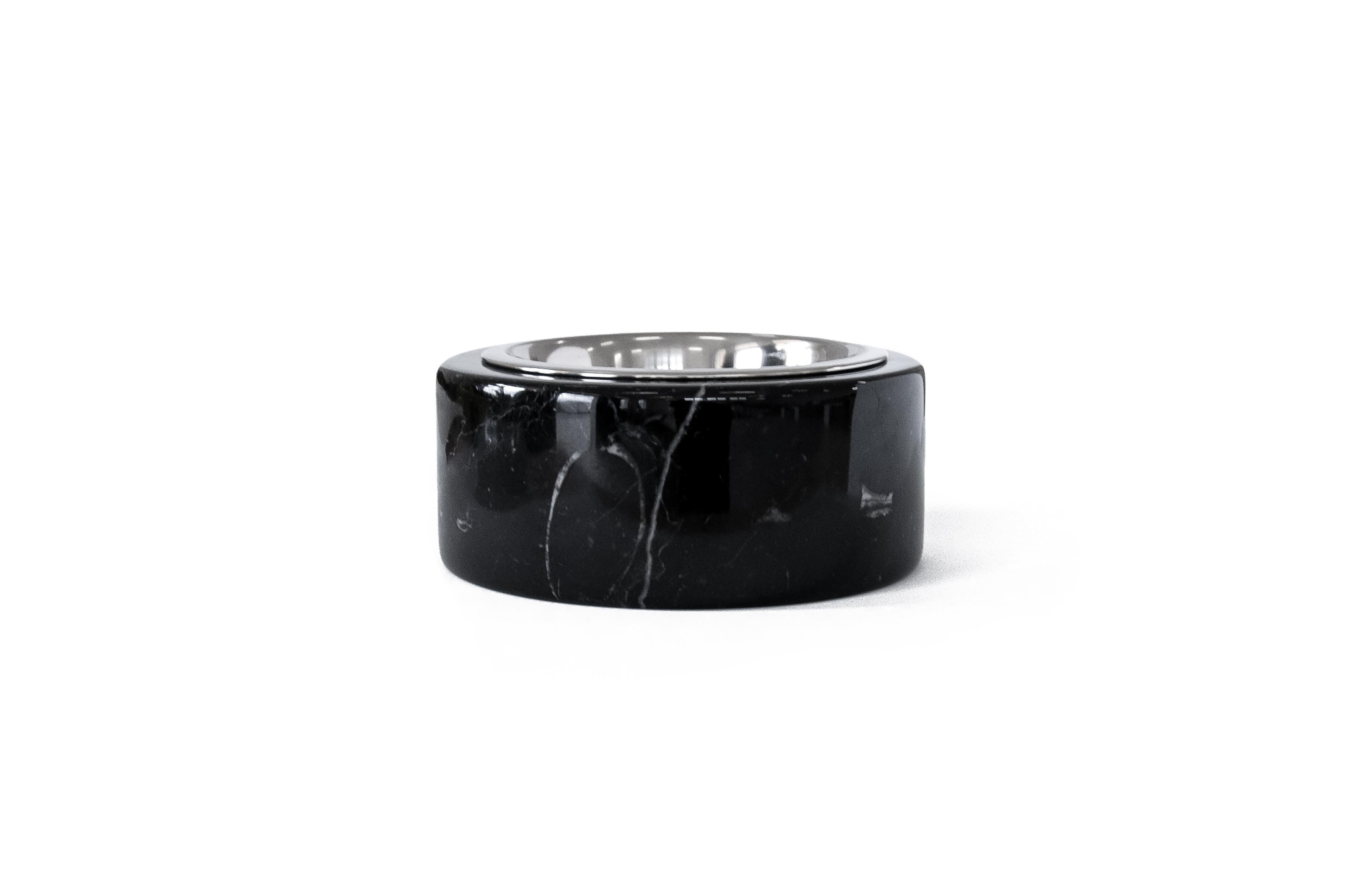Rounded black Marquina marble bowl for cats and dogs with removable stainless steel bowl, made in Italy, Carrara. Size medium.
Each piece is in a way unique (every marble block is different in veins and shades) and handmade by Italian artisans