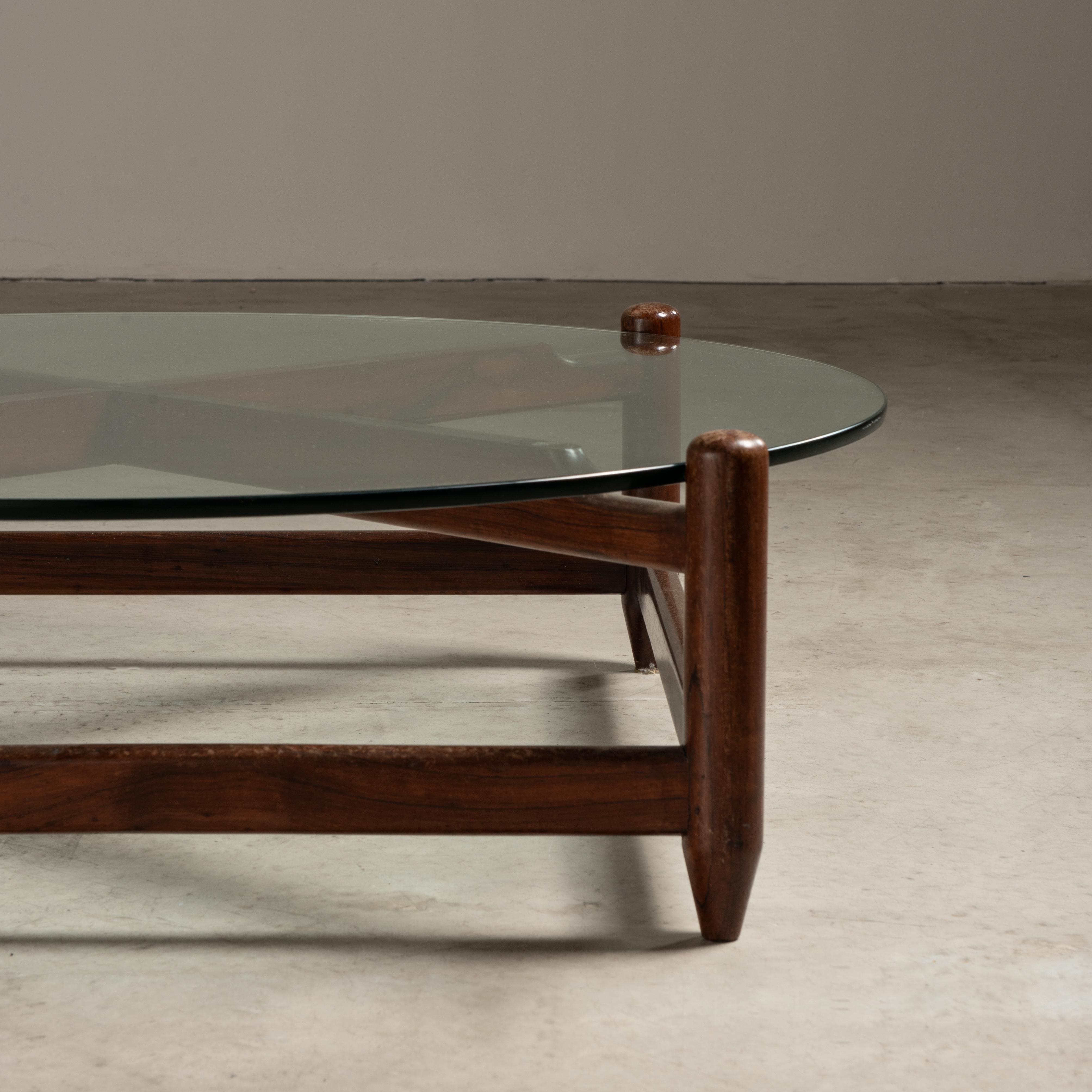 Rounded Coffee Table in Solid Hardwood and Glass, Brazilian Mid-Century Modern For Sale 1