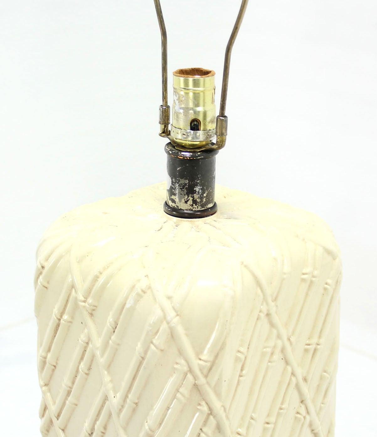 Rounded Corners Pedestal Shape White Faux Bamboo Decorated Pattern Table Lamp For Sale 1