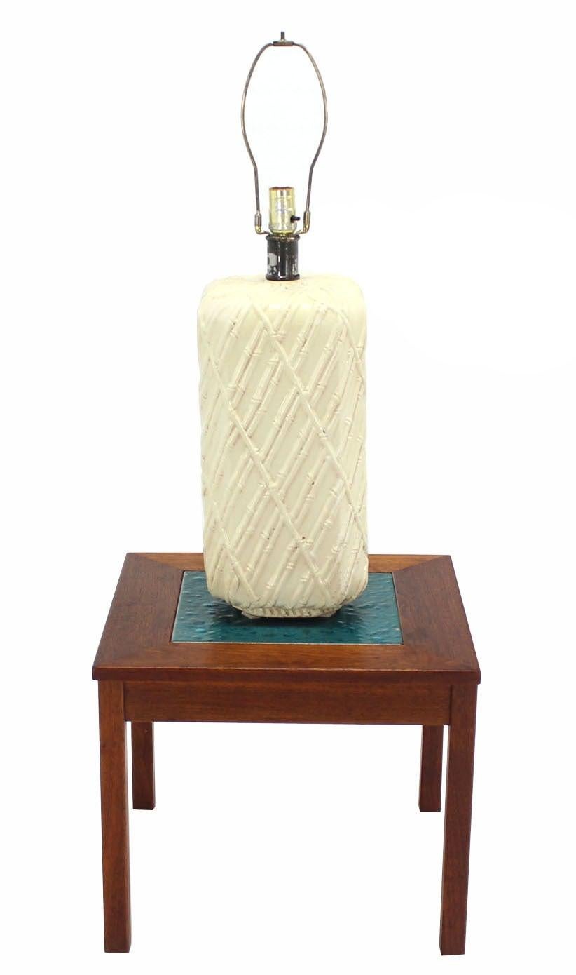 Rounded Corners Pedestal Shape White Faux Bamboo Decorated Pattern Table Lamp  For Sale 2