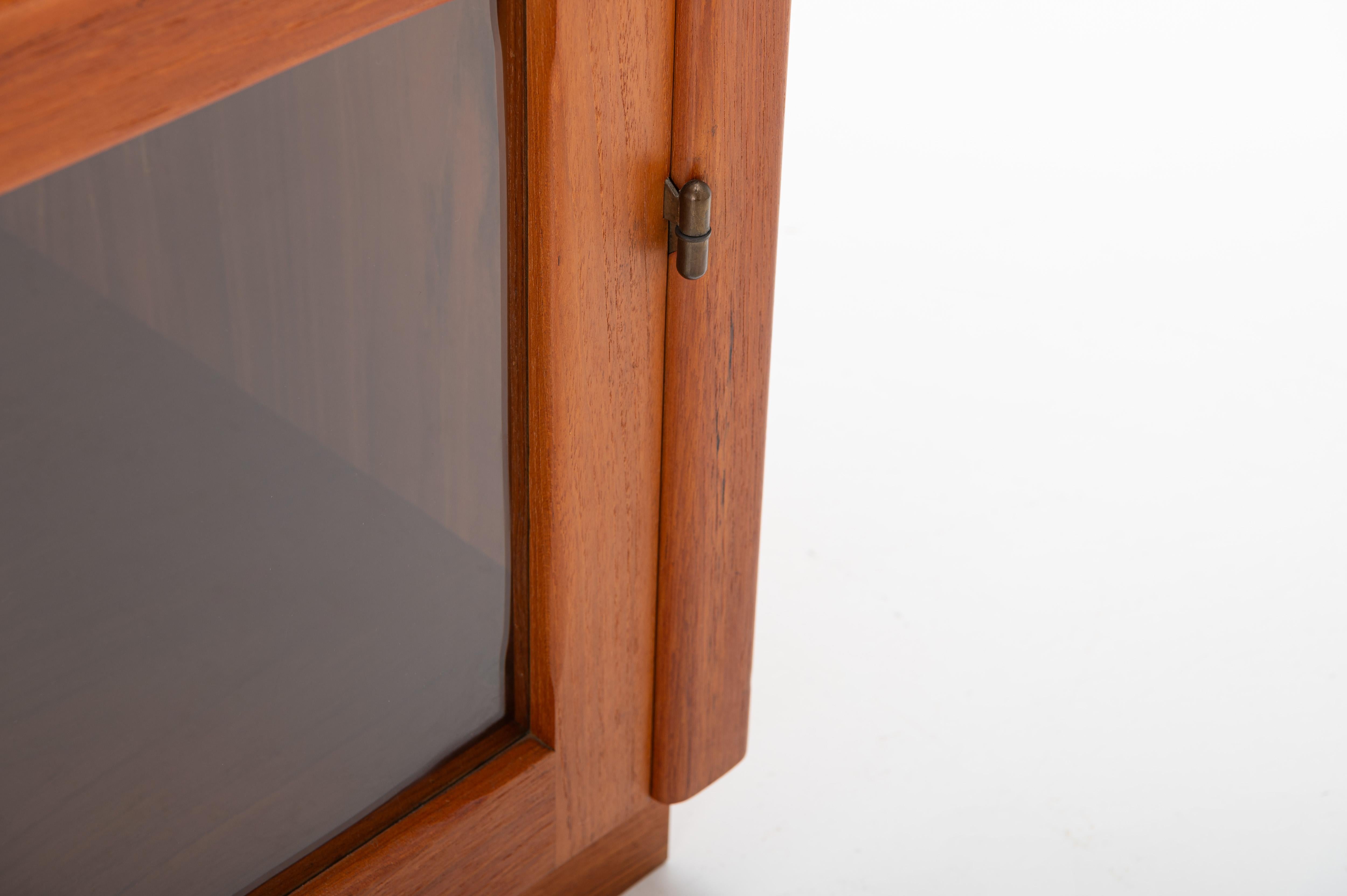 Late 20th Century Rounded Display Cabinet in Teak, 1960s