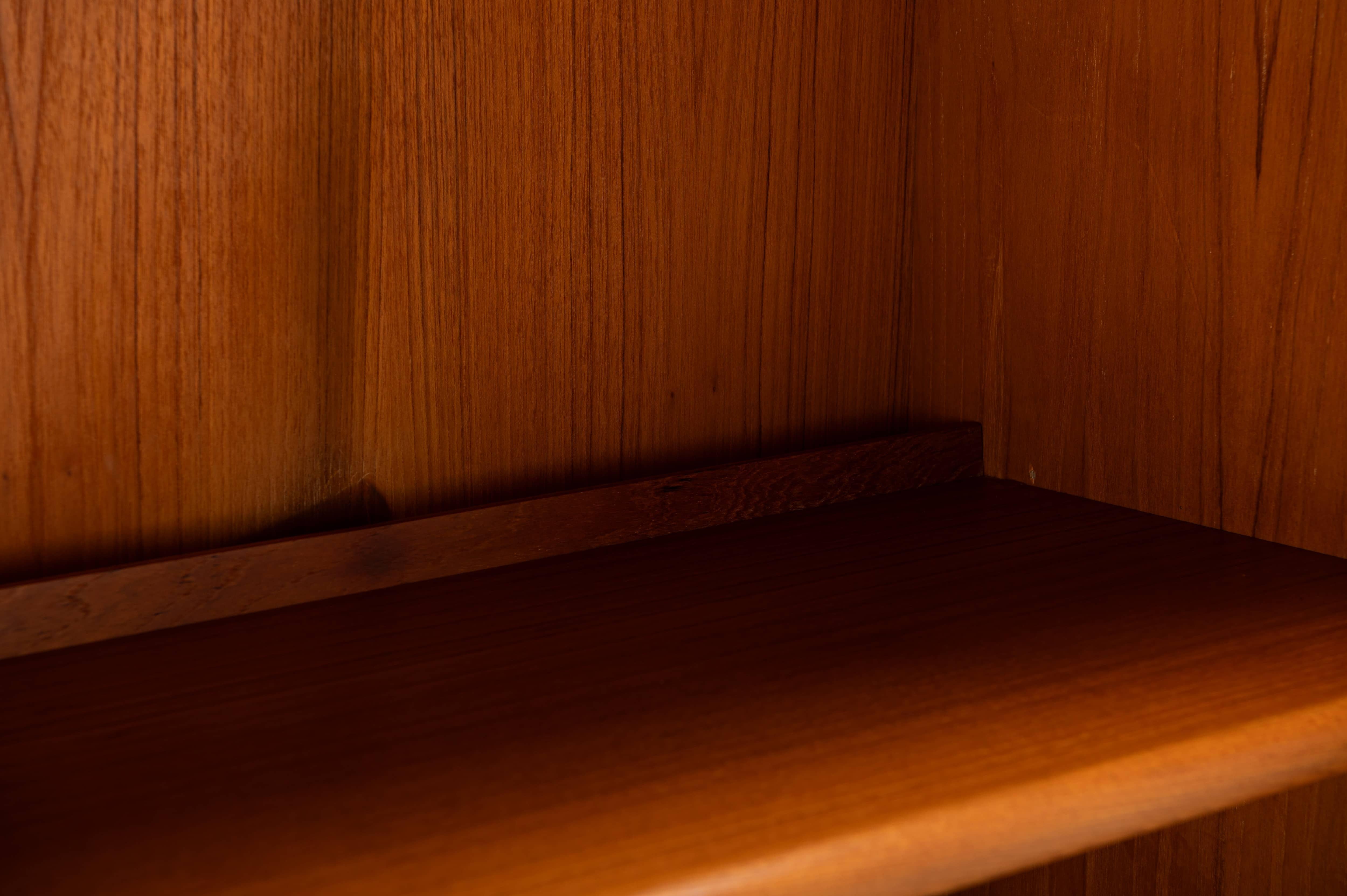 Glass Rounded Display Cabinet in Teak, 1960s