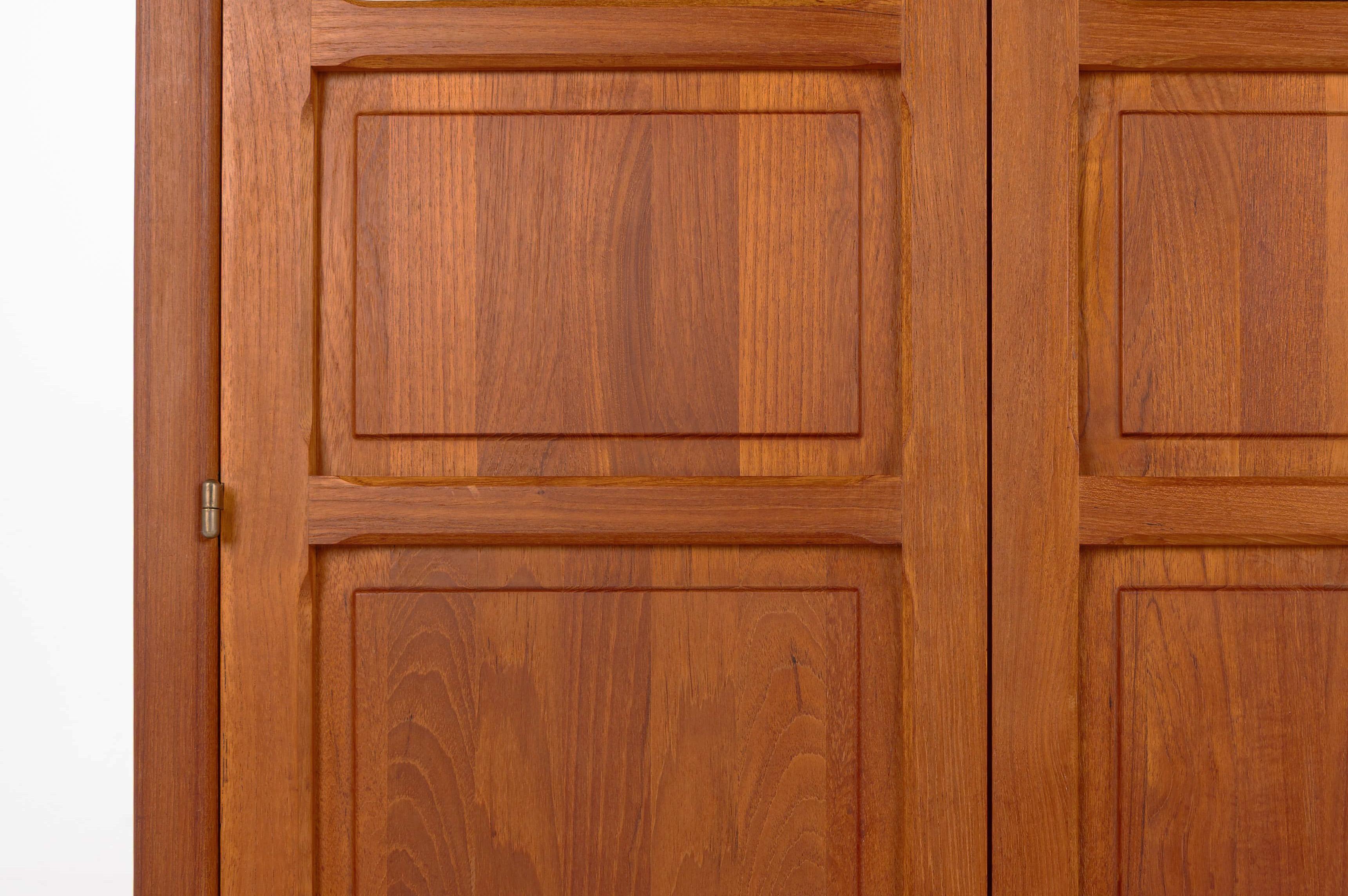 Rounded display cabinet in teak, made in Denmark In Good Condition In Ranst, VAN