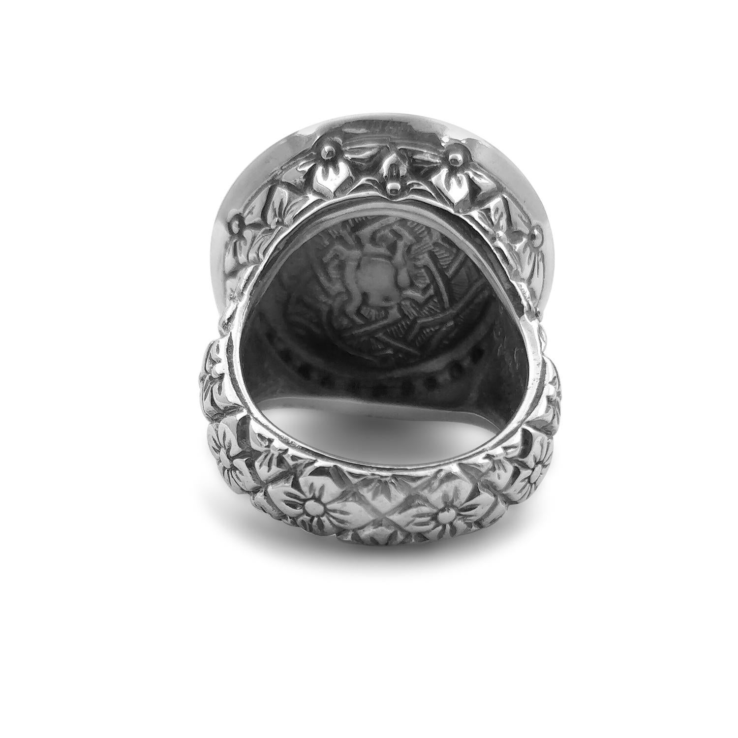 Runder Obsidian-Cabochon-Ring aus Sterlingsilber mit Gold (Kunsthandwerker*in) im Angebot