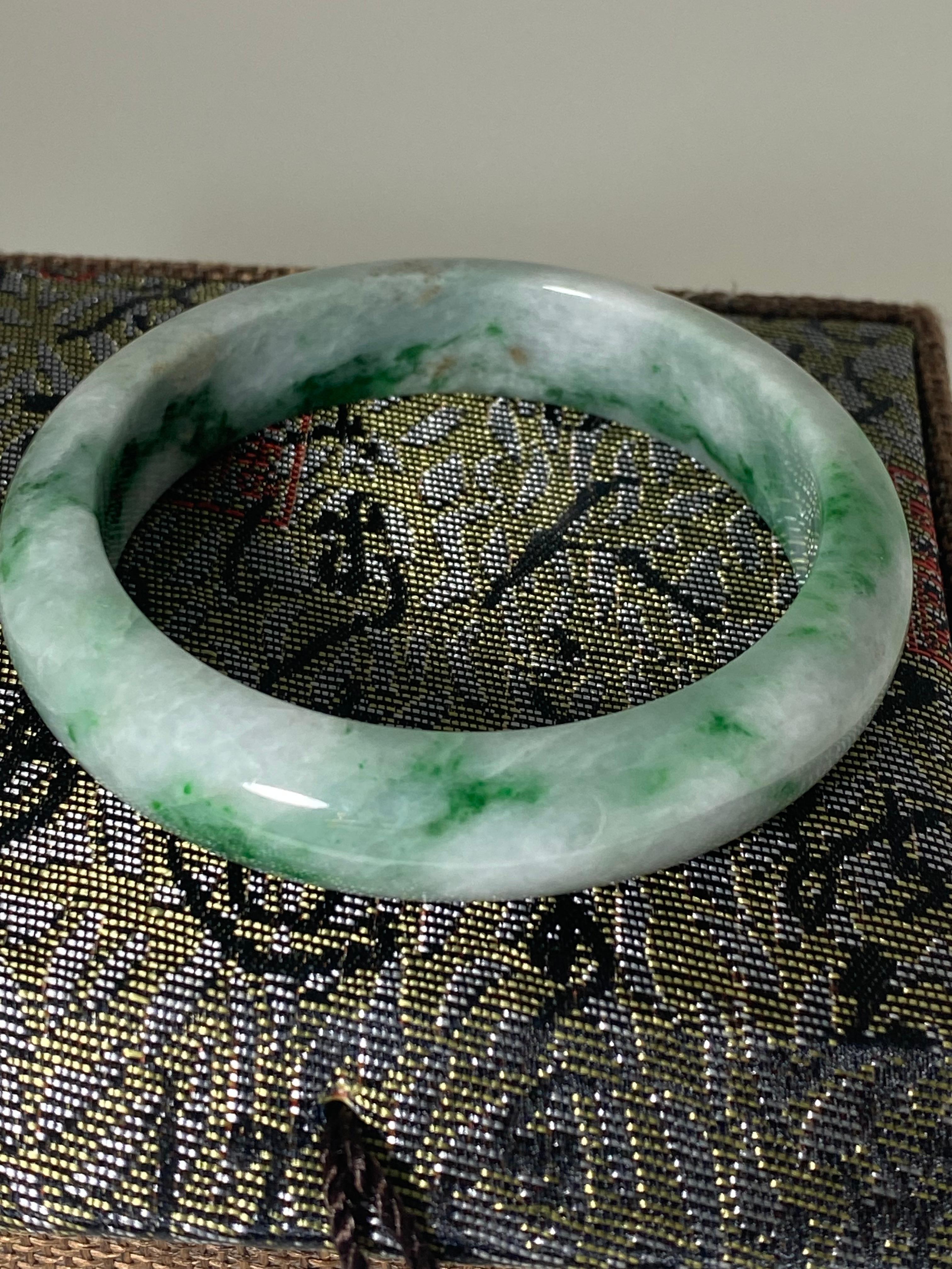 Round Cut Rounded Green & White Jade Bangle, 65.3gr. 15mm wide, 21cm circumference. For Sale