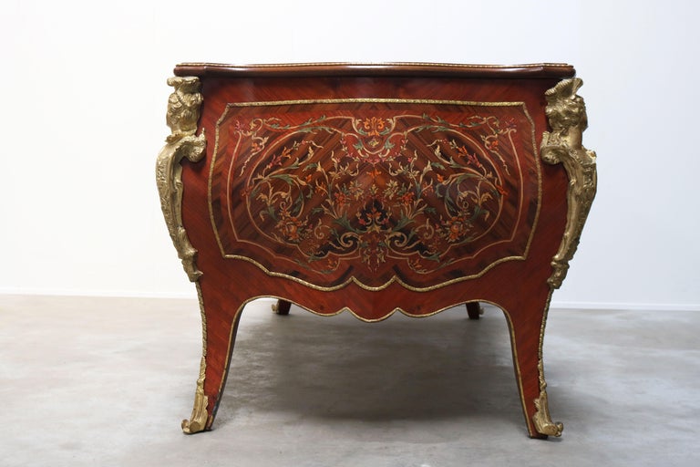Rounded Italian Executive Desk in Louis XV Style Marquetry Bronze 1950 Inlaid For Sale 10
