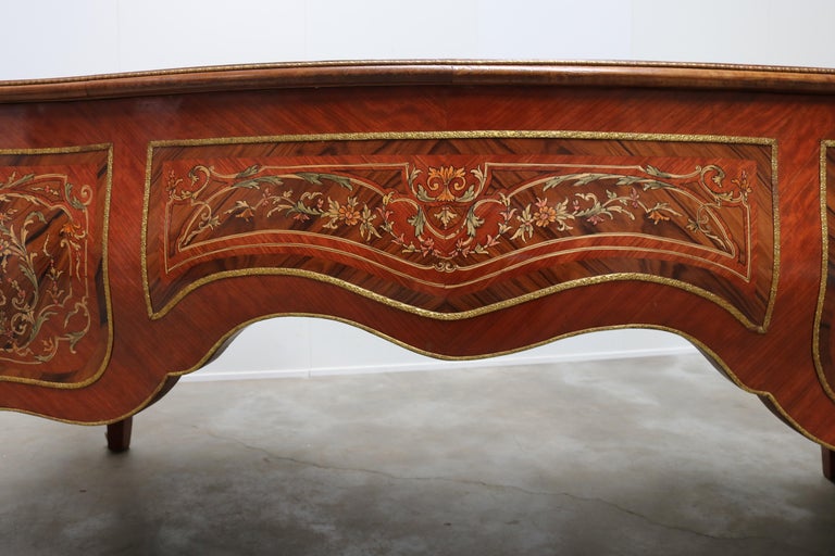 Rounded Italian Executive Desk in Louis XV Style Marquetry Bronze 1950 Inlaid For Sale 13