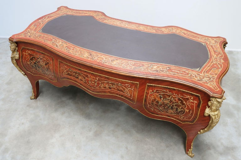 Rounded Italian Executive Desk in Louis XV Style Marquetry Bronze 1950 Inlaid For Sale 15
