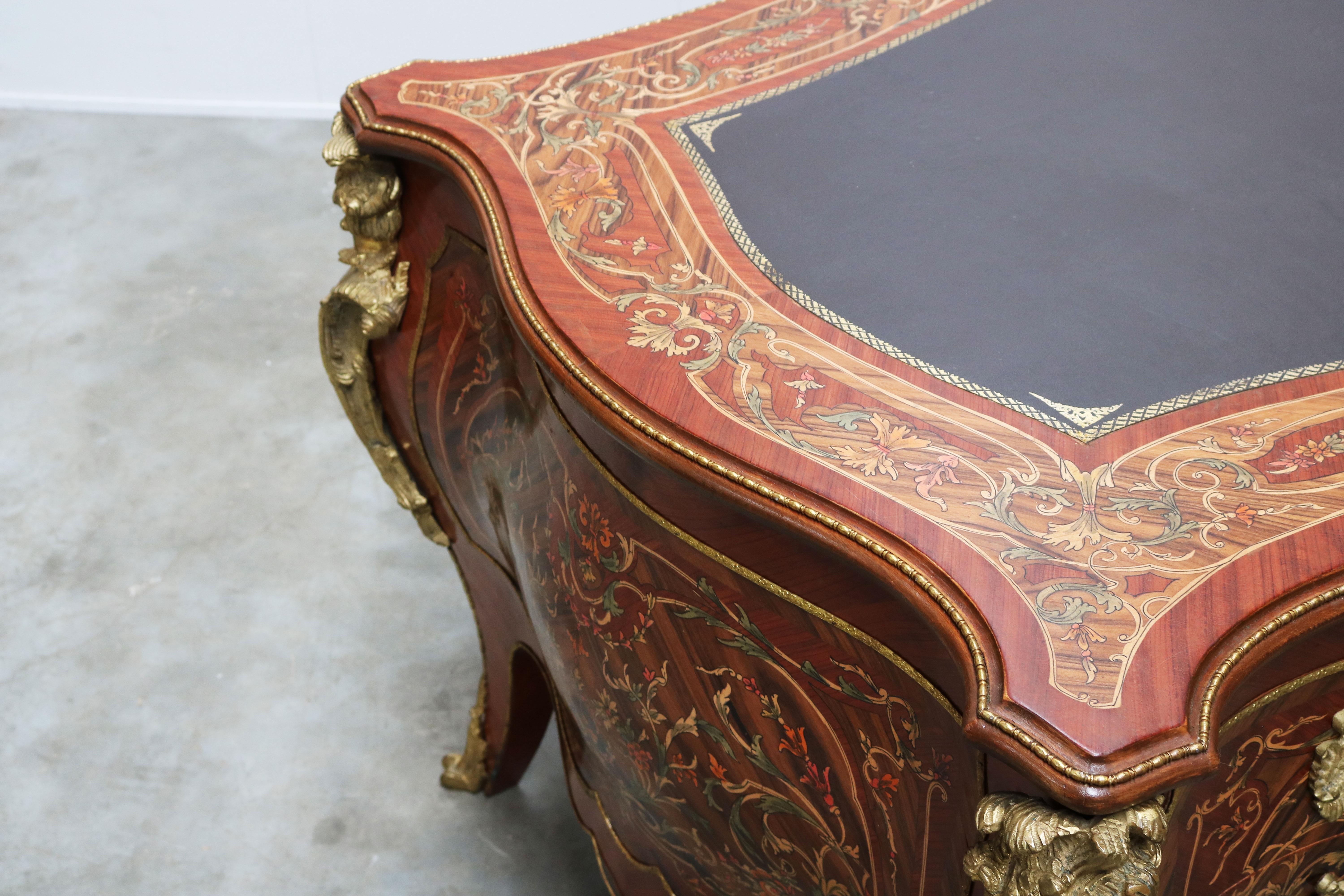 Rounded Italian Executive Desk in Louis XV Style Marquetry Bronze 1950 Inlaid In Good Condition For Sale In Ijzendijke, NL