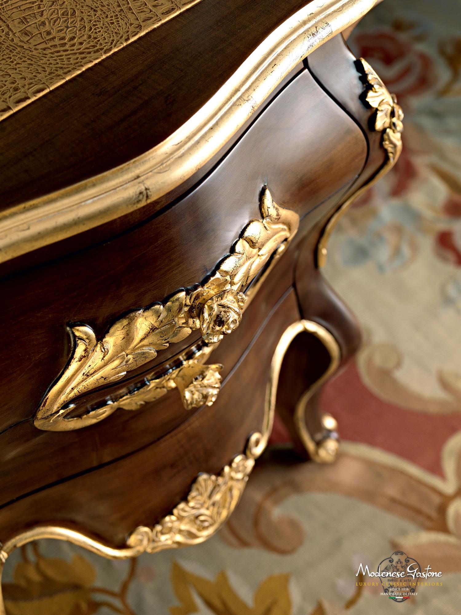 Bureau de luxe arrondi, feuille d'or de Modenese Gastone Interiors Neuf - En vente à PADOVA, Italy
