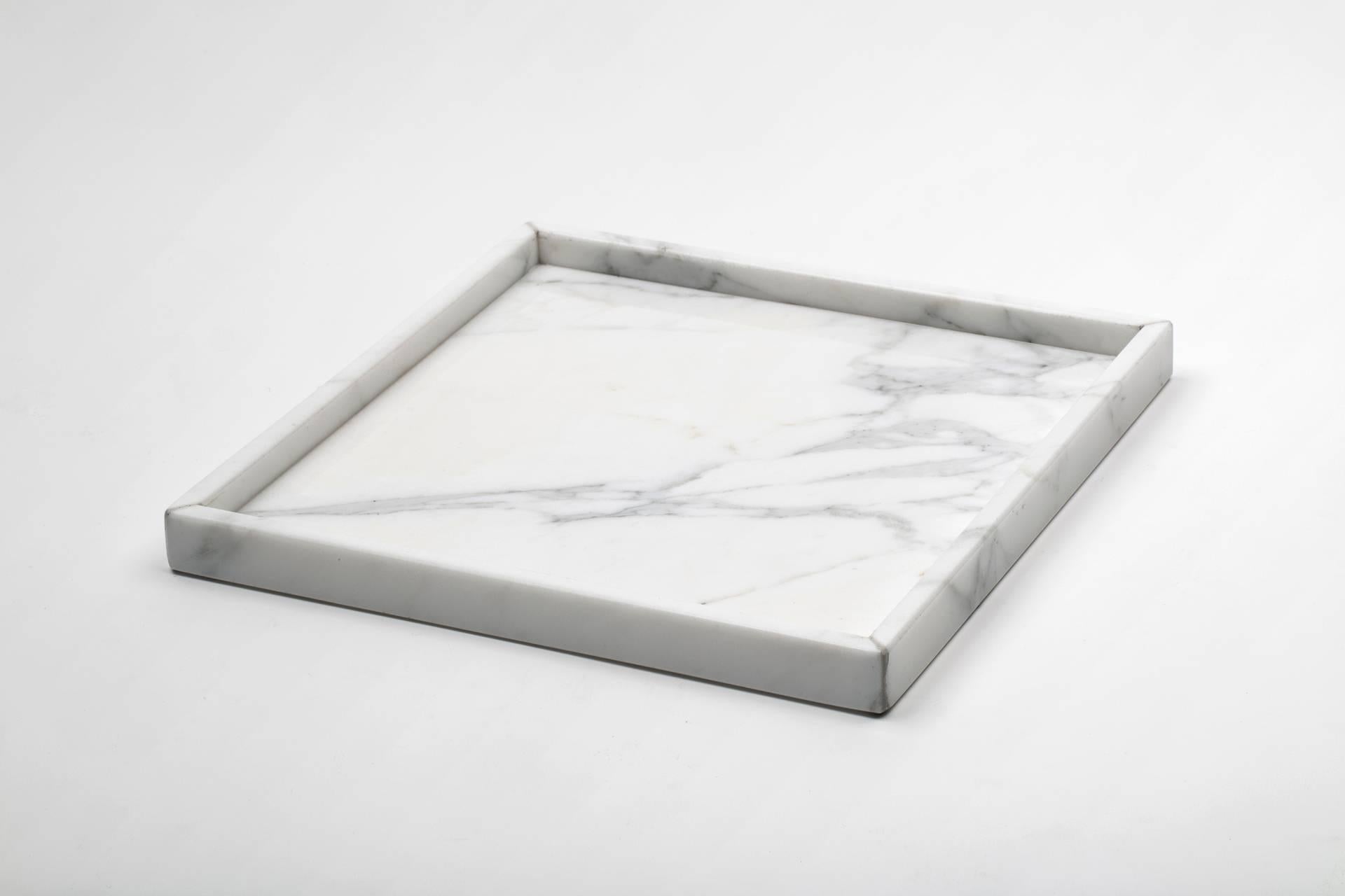 A set for the bathroom in white Carrara marble which includes: One rounded soap dispenser (diameter 9 x 19.5 cm), one rounded toothbrush holder (diameter 7 x 12 cm), one spa tray (26.5 x 26.5 x 2 cm).
Each piece is in a way unique (every marble