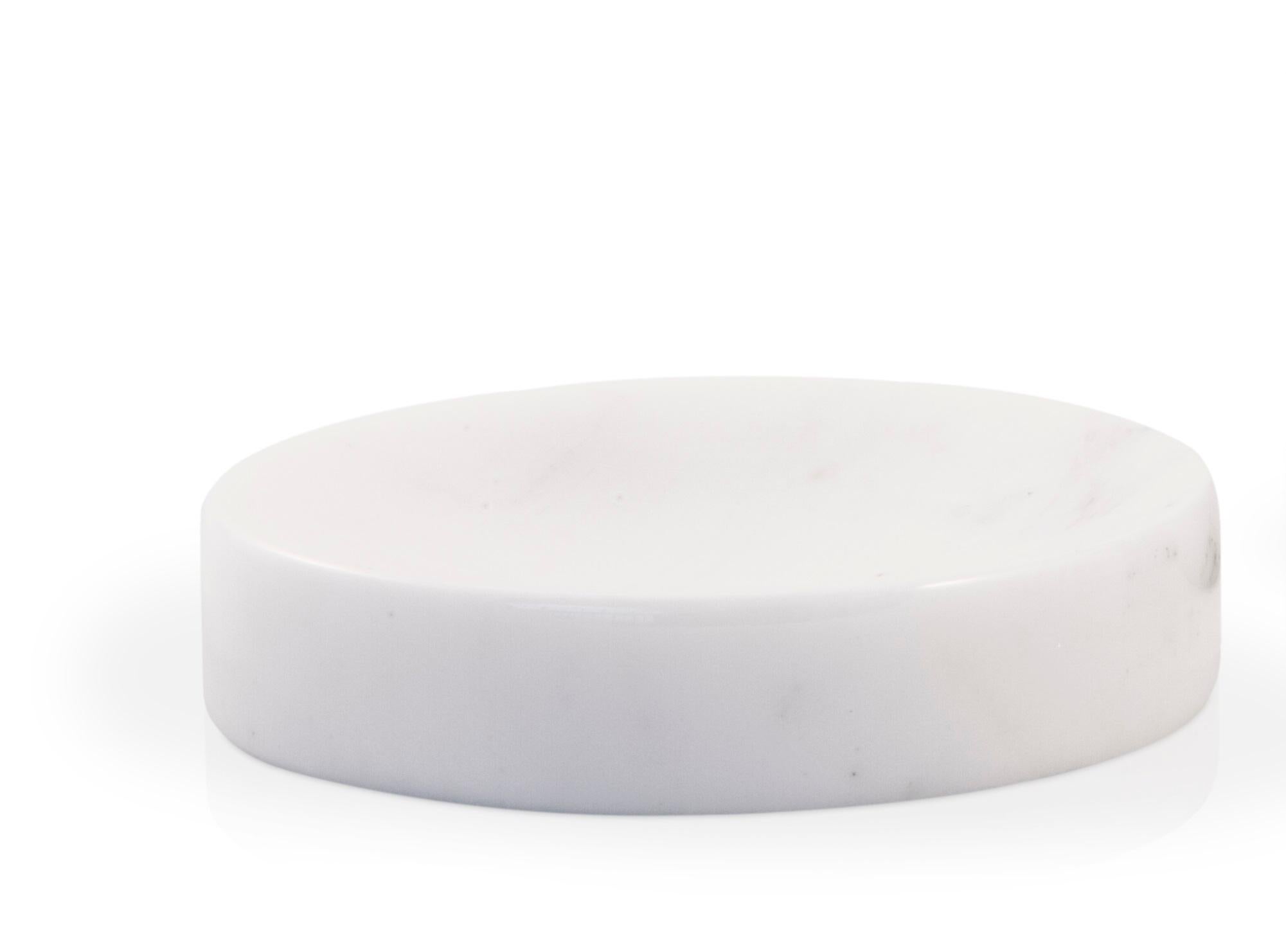 Hand-Crafted Handmade Rounded Set for Bathroom in White Carrara Marble For Sale