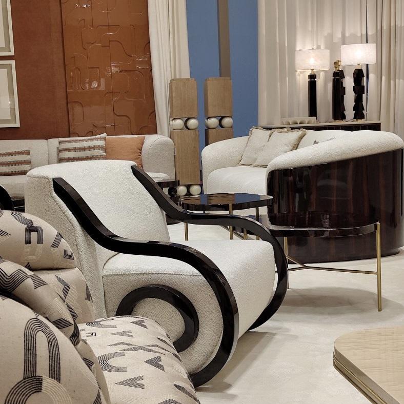 Canapé Silhouette arrondi avec dossier en Ebony Wood et velours aubergine par Jose Castro Neuf - En vente à NEW YORK, NY