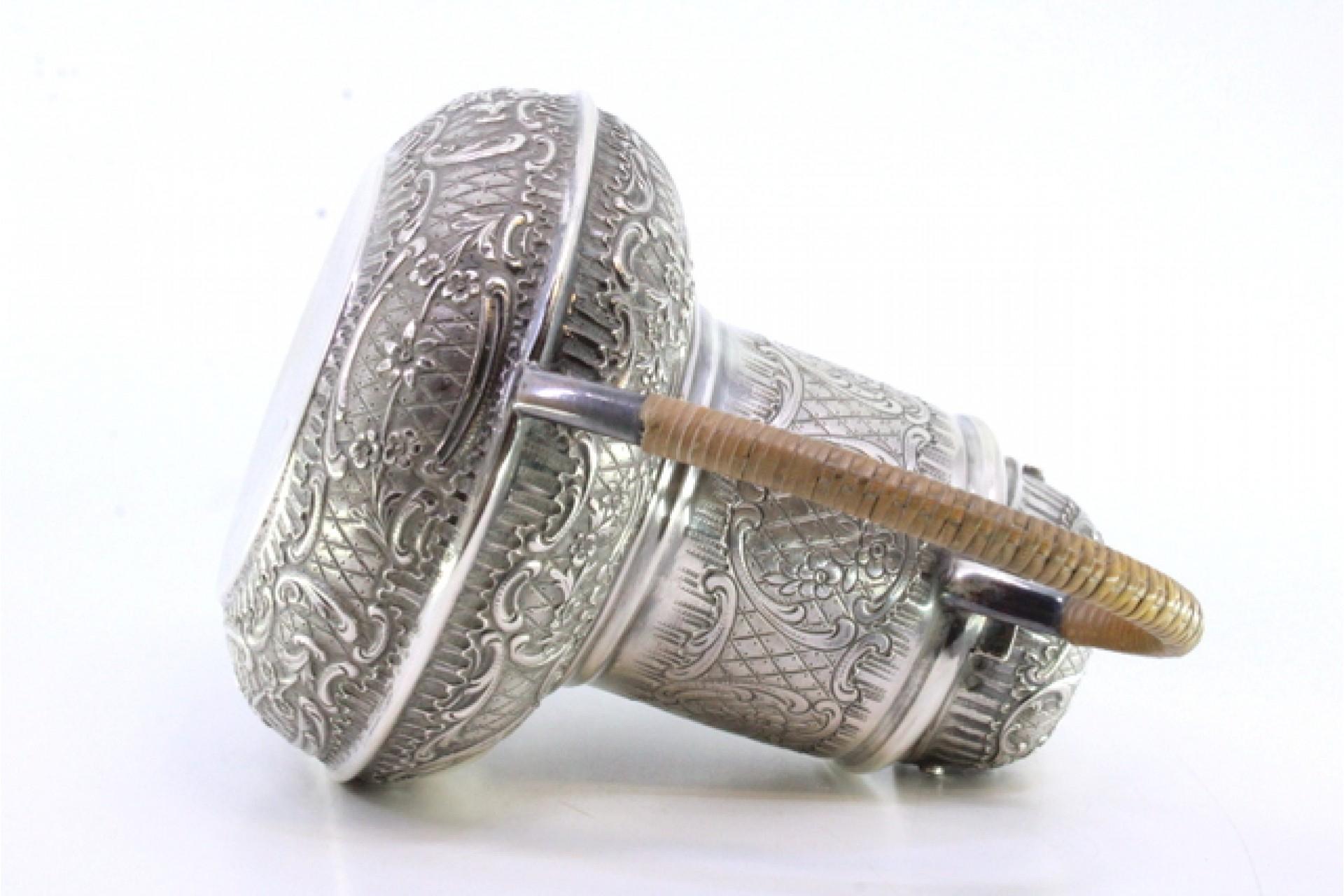 Rounded silver kettle w/ reliefs surrounding the monogram card & coated handle en vente 1