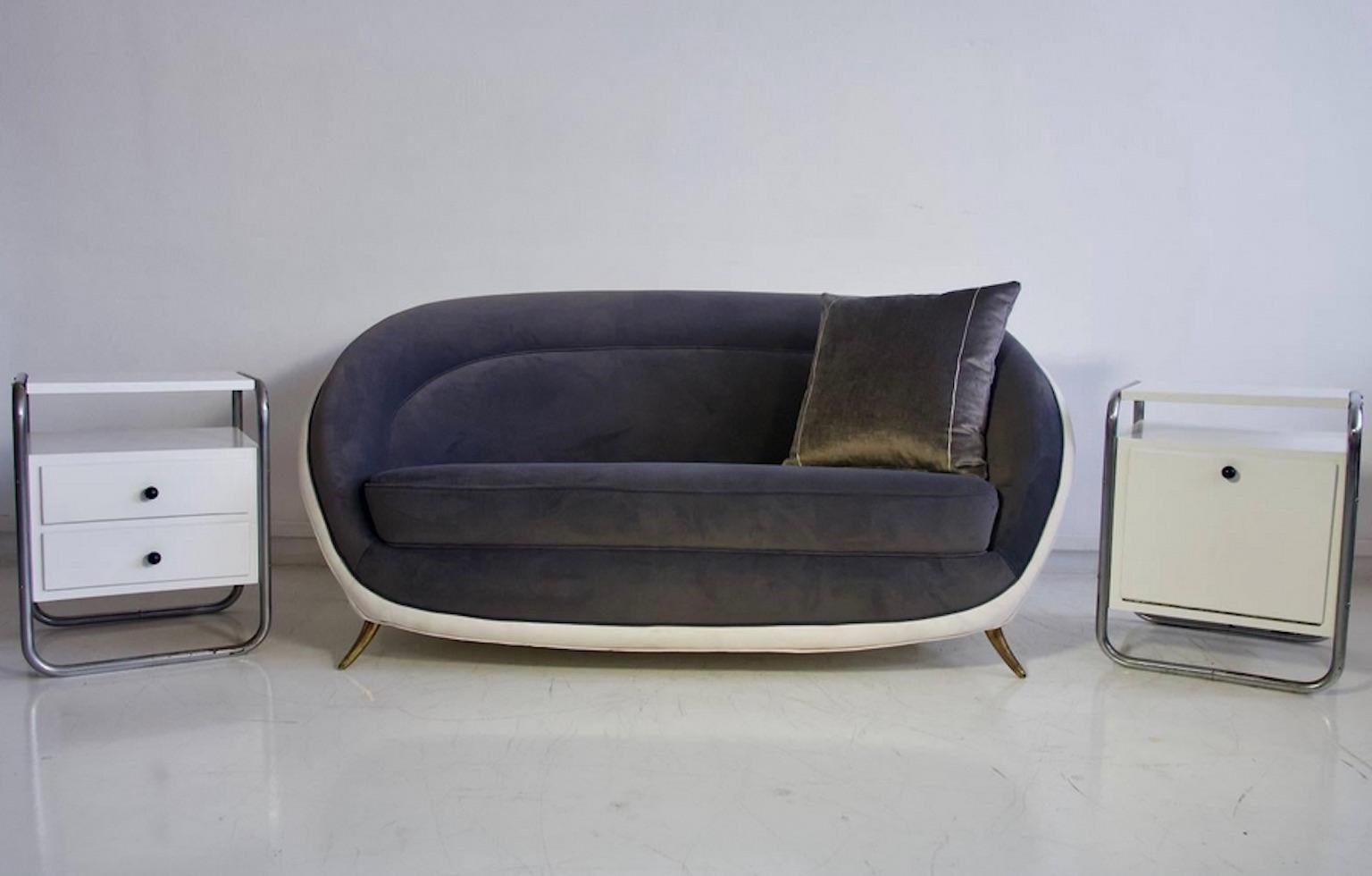 Rounded Velvet Sofa by Guglielmo Veronesi for ISA, circa 1950 For Sale 4