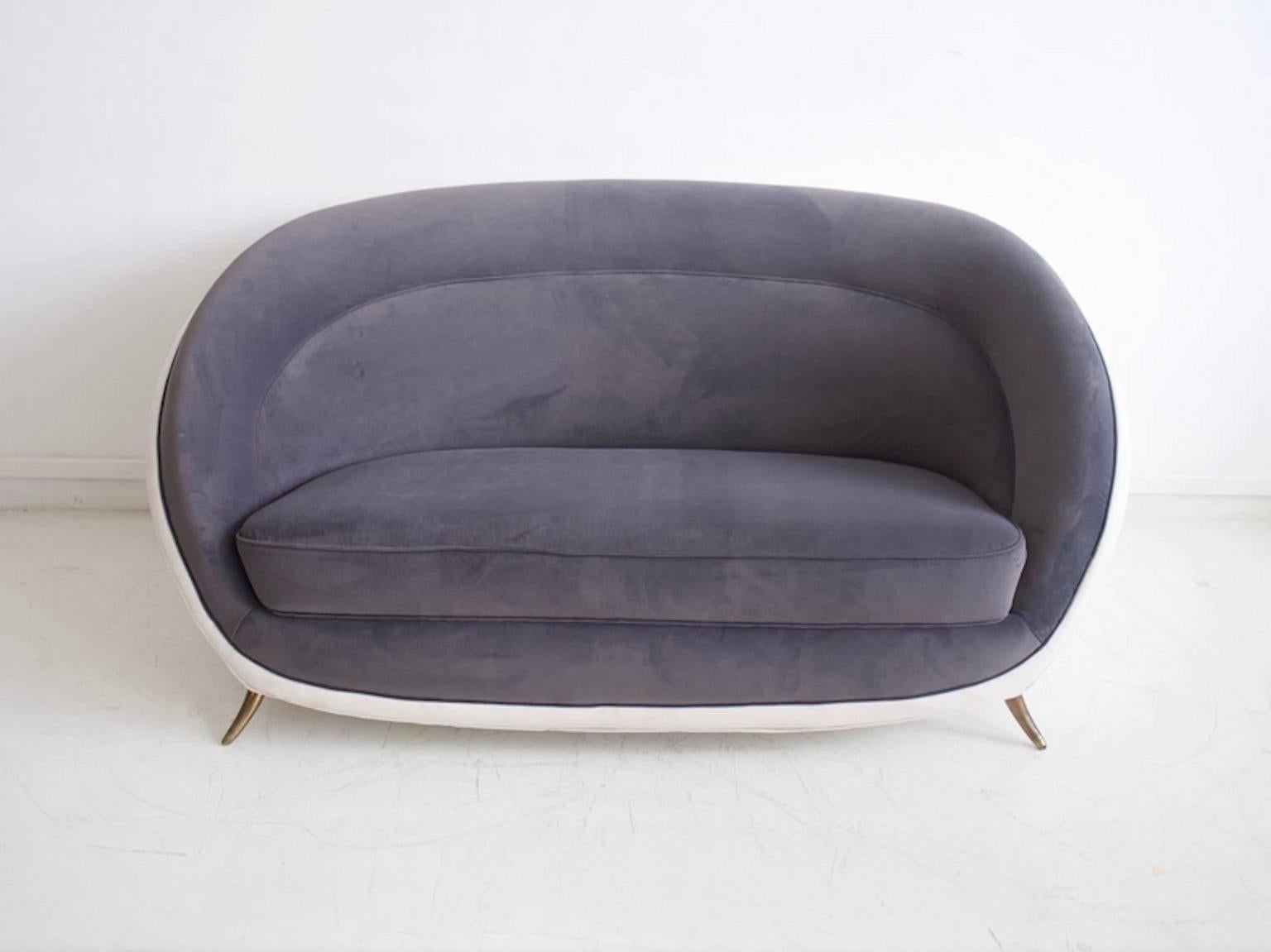 Guglielmo Veronesi sofa with rounded wooden structure, brass legs and velvet upholstery. Produced by ISA, Italy, circa 1950s. Covered in dark grey and white velvet, minor stains on the back of the sofa.