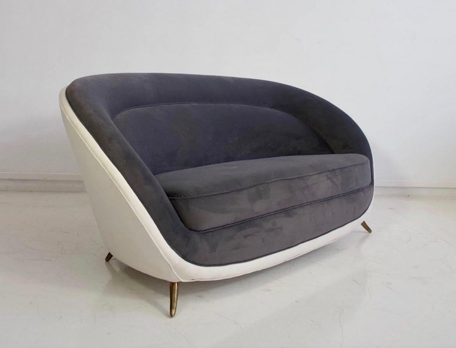 Italian Rounded Velvet Sofa by Guglielmo Veronesi for ISA, circa 1950 For Sale