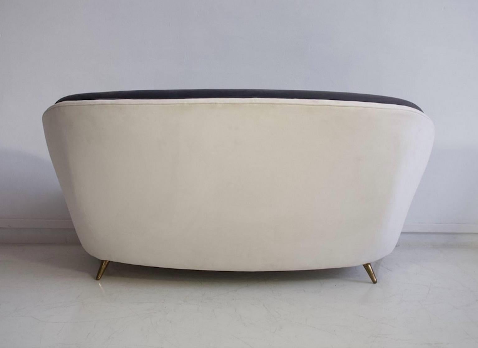 20th Century Rounded Velvet Sofa by Guglielmo Veronesi for ISA, circa 1950 For Sale