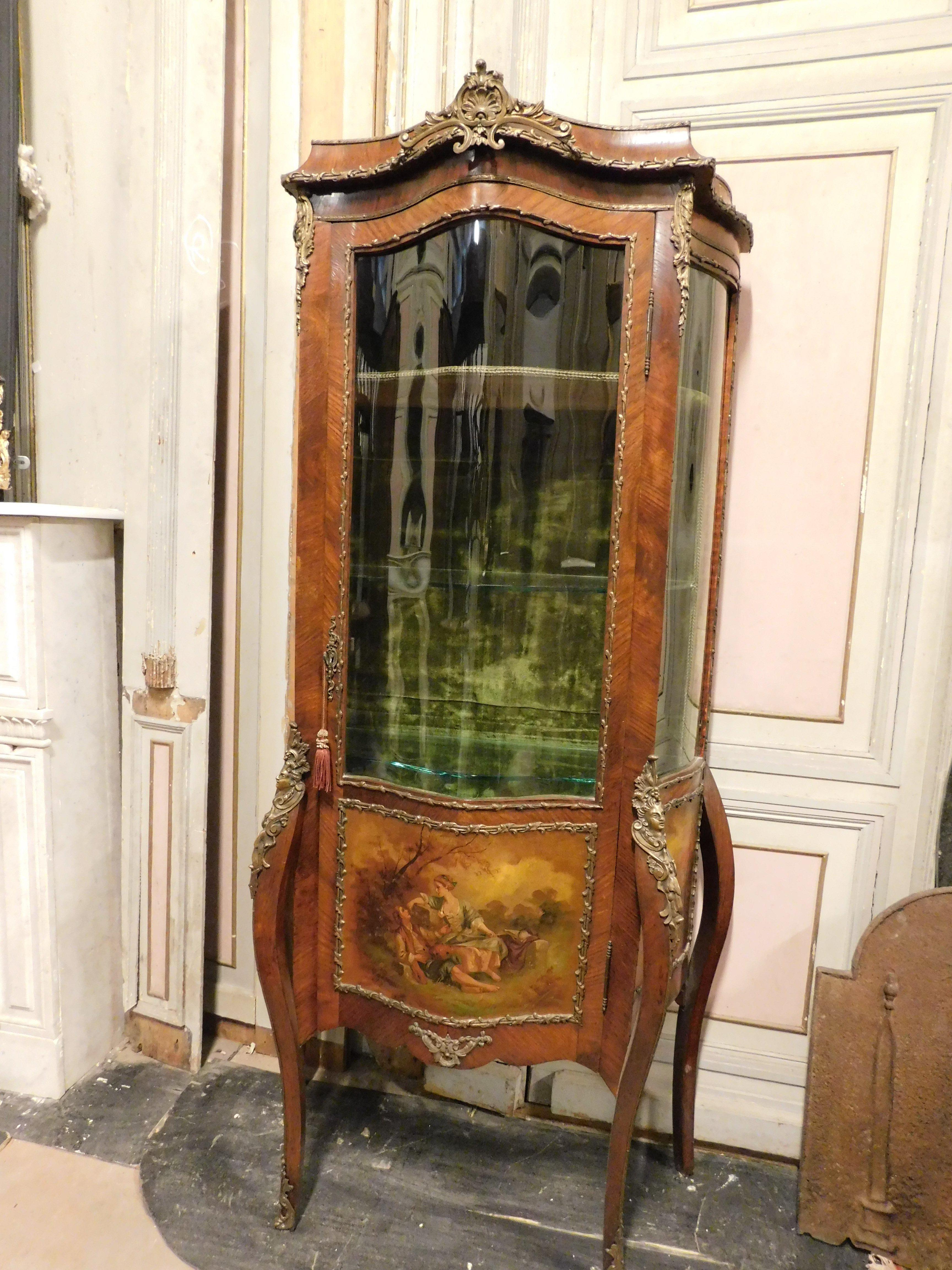 Antique display cabinet with rounded shape, veneered glass, lacquered and hand painted with gallant scenes in the panels, produced in France in the late 19th century, cabinet embellished with gilded bronze decorations and interior in green fabric