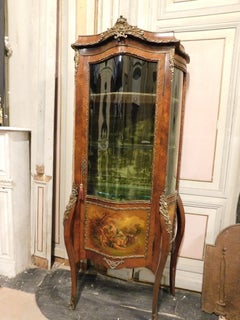 Rounded vitrines, slabbed, lacquered and painted with gallant scenes, France
