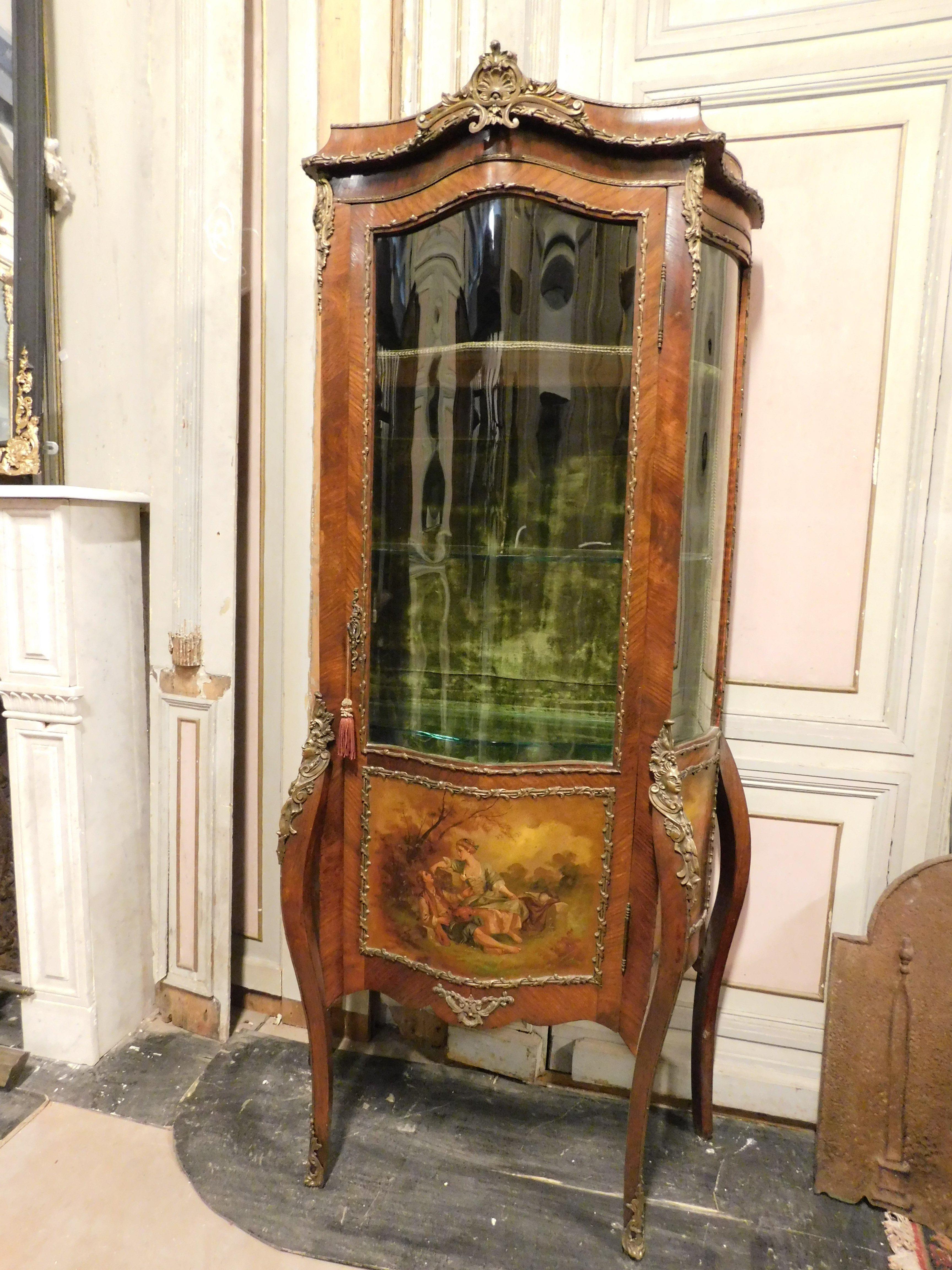 French Rounded vitrines, slabbed, lacquered and painted with gallant scenes, France For Sale