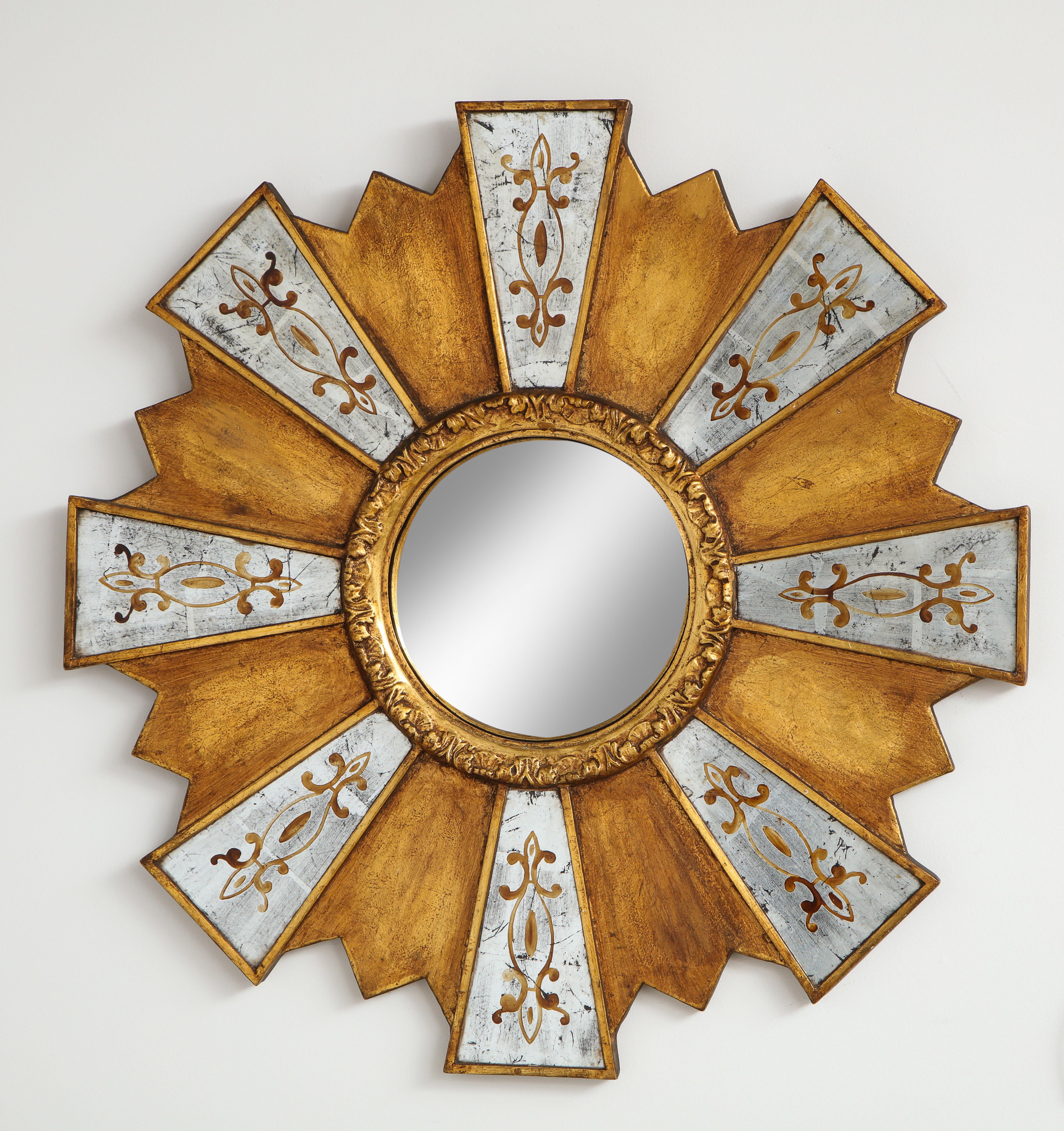 Roundel Gilt Wood Mirror In Good Condition For Sale In Mt. Kisco, NY