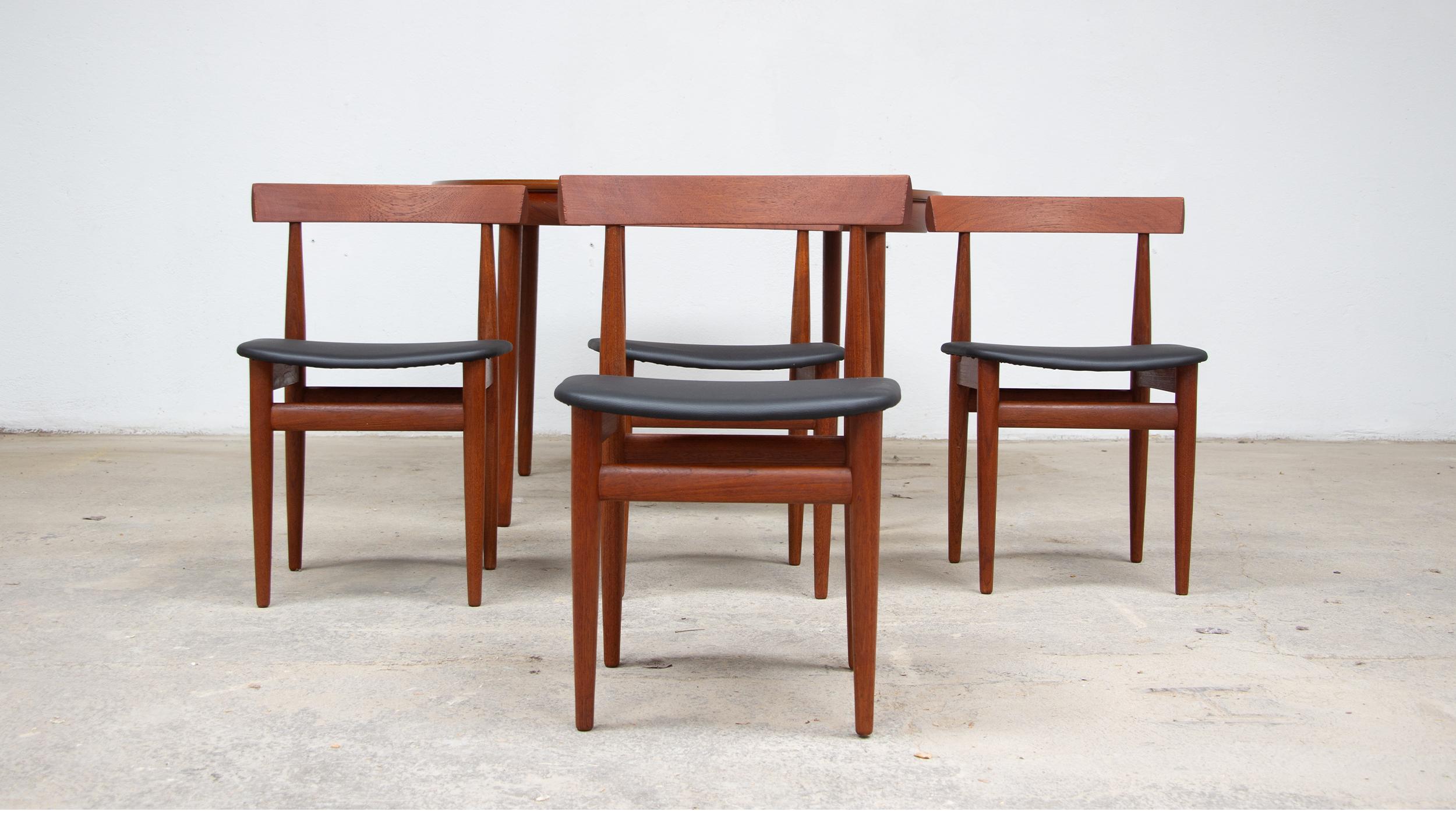 Danish Roundette dining table by Hans Olsen for Frem Rojle For Sale